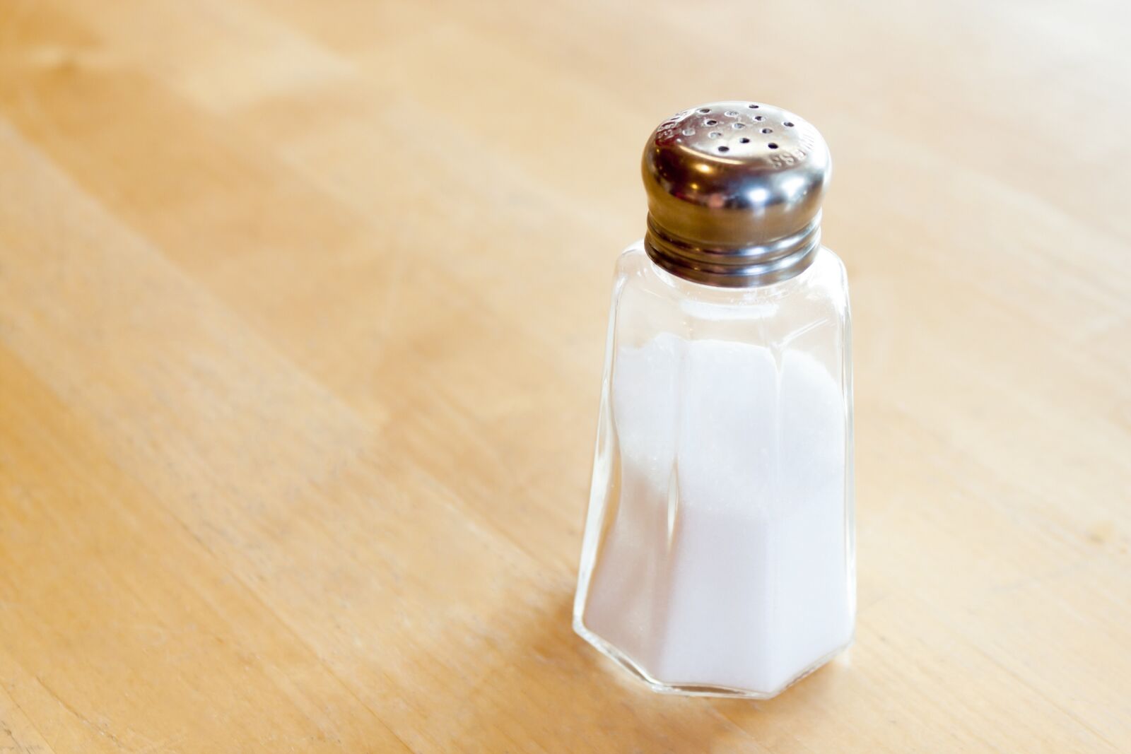 Canon EOS 500D (EOS Rebel T1i / EOS Kiss X3) sample photo. Salt, salt shaker, spices photography