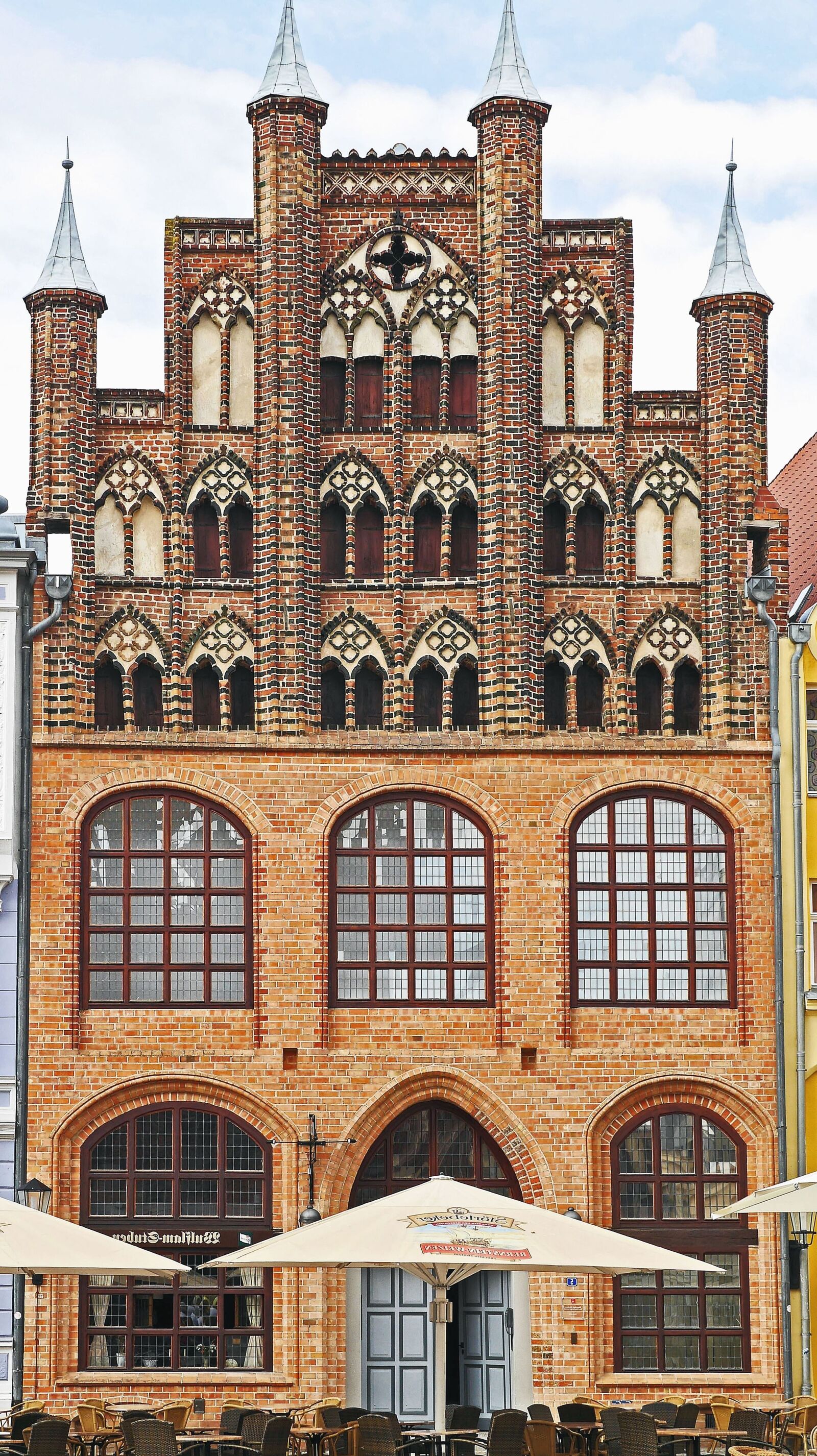 Panasonic Lumix DMC-GH3 sample photo. Architecture, facade, travel, city photography