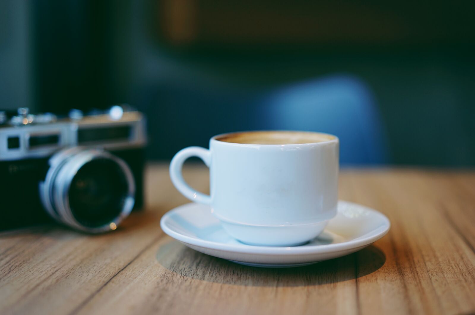 Sony a7 II + Sony Sonnar T* FE 55mm F1.8 ZA sample photo. Camera, photography, table photography