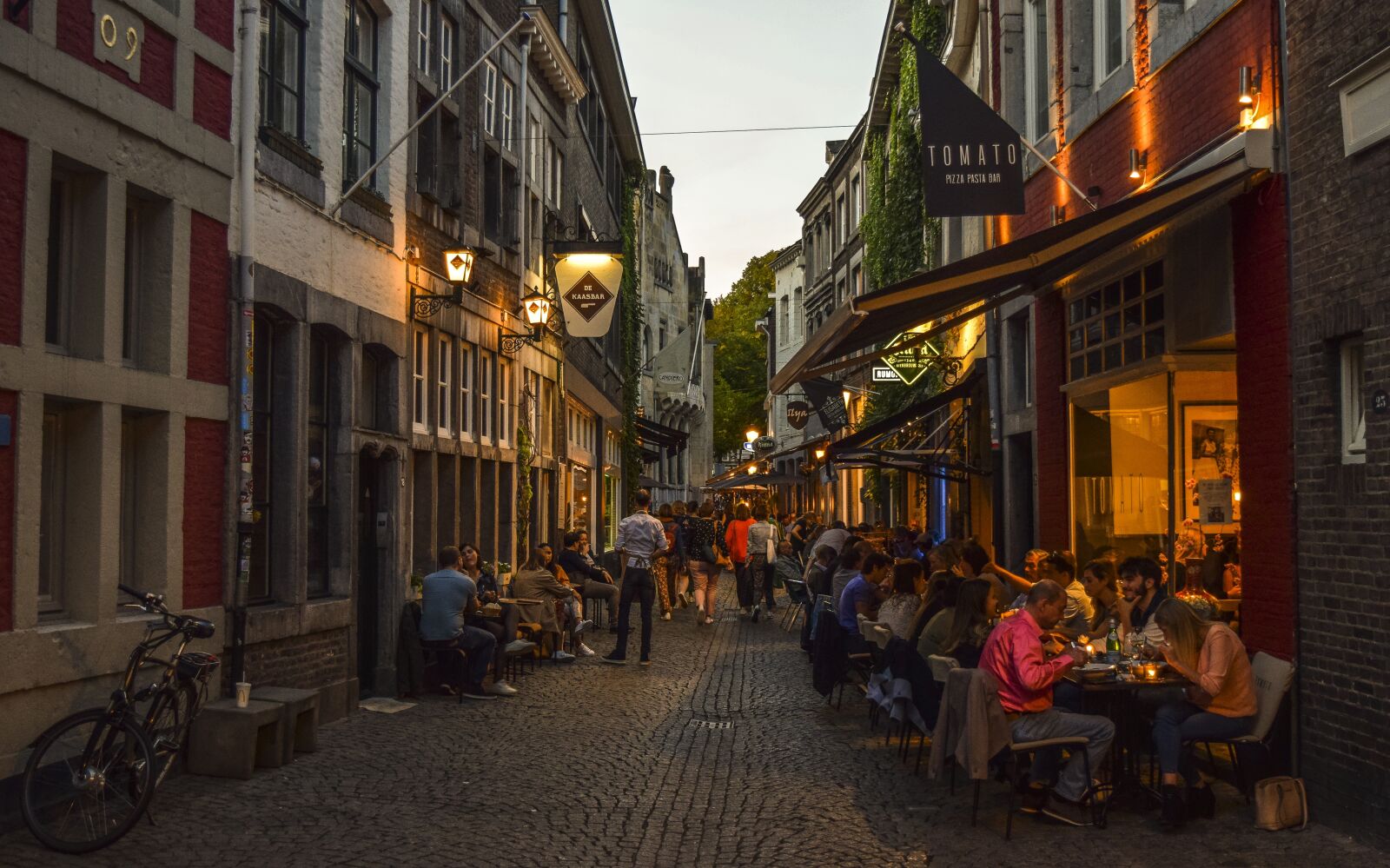 Nikon D3300 sample photo. Historic center, pubs, restaurant photography