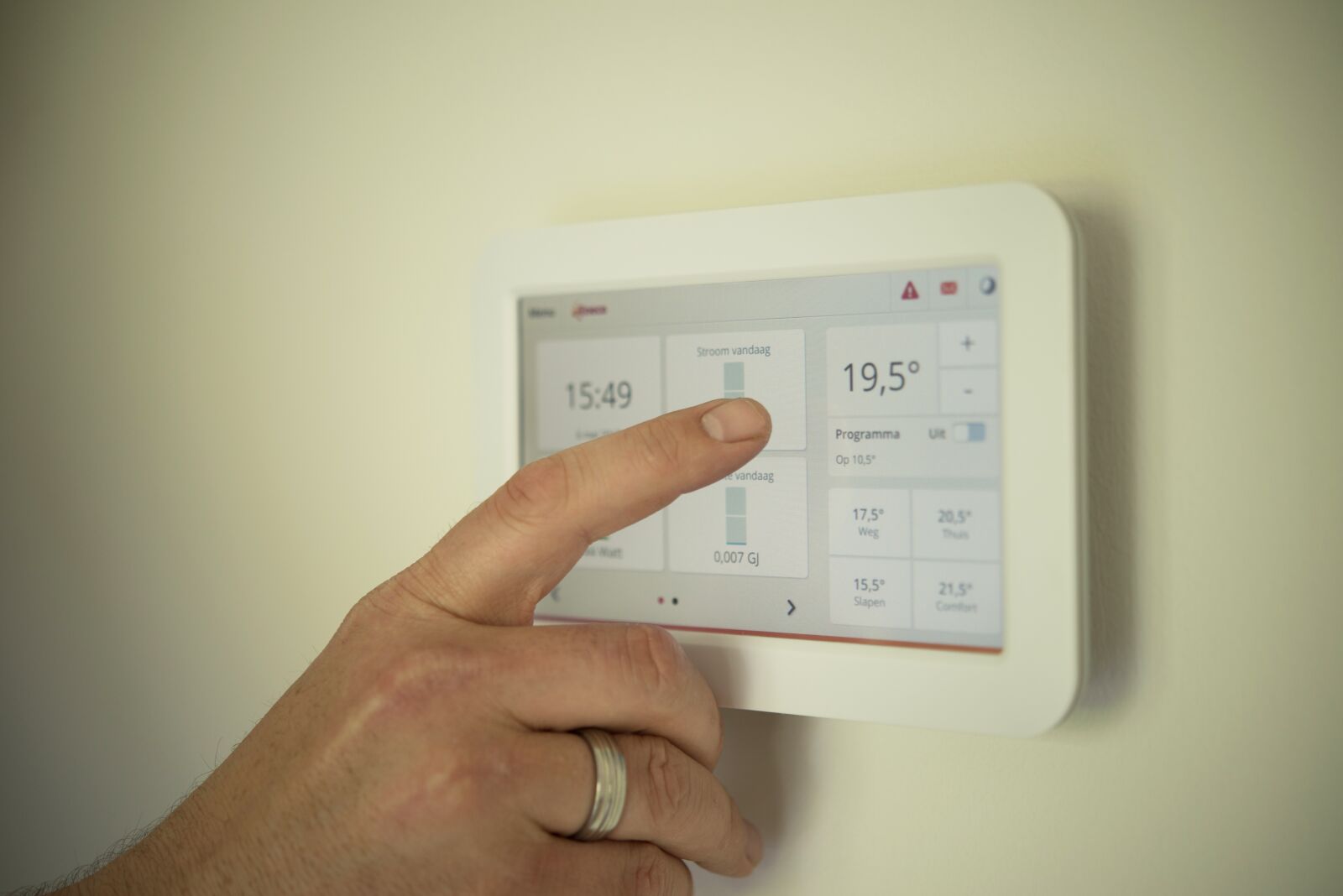 Nikon D600 sample photo. Tablet, heating, man photography