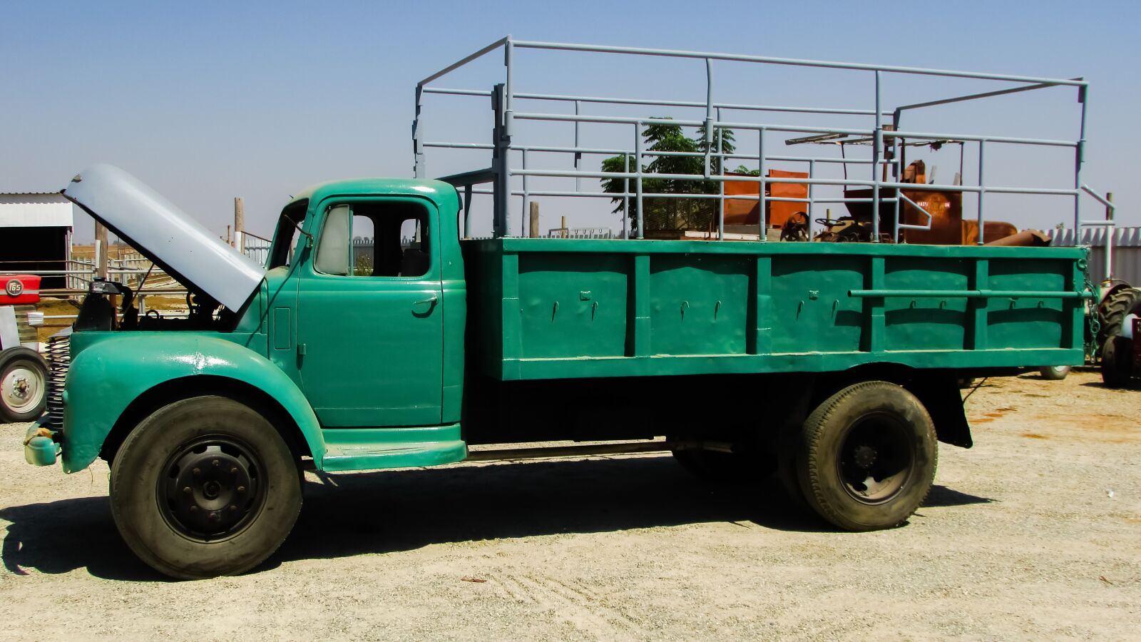 Canon PowerShot SX400 IS sample photo. Old truck, vintage, antique photography