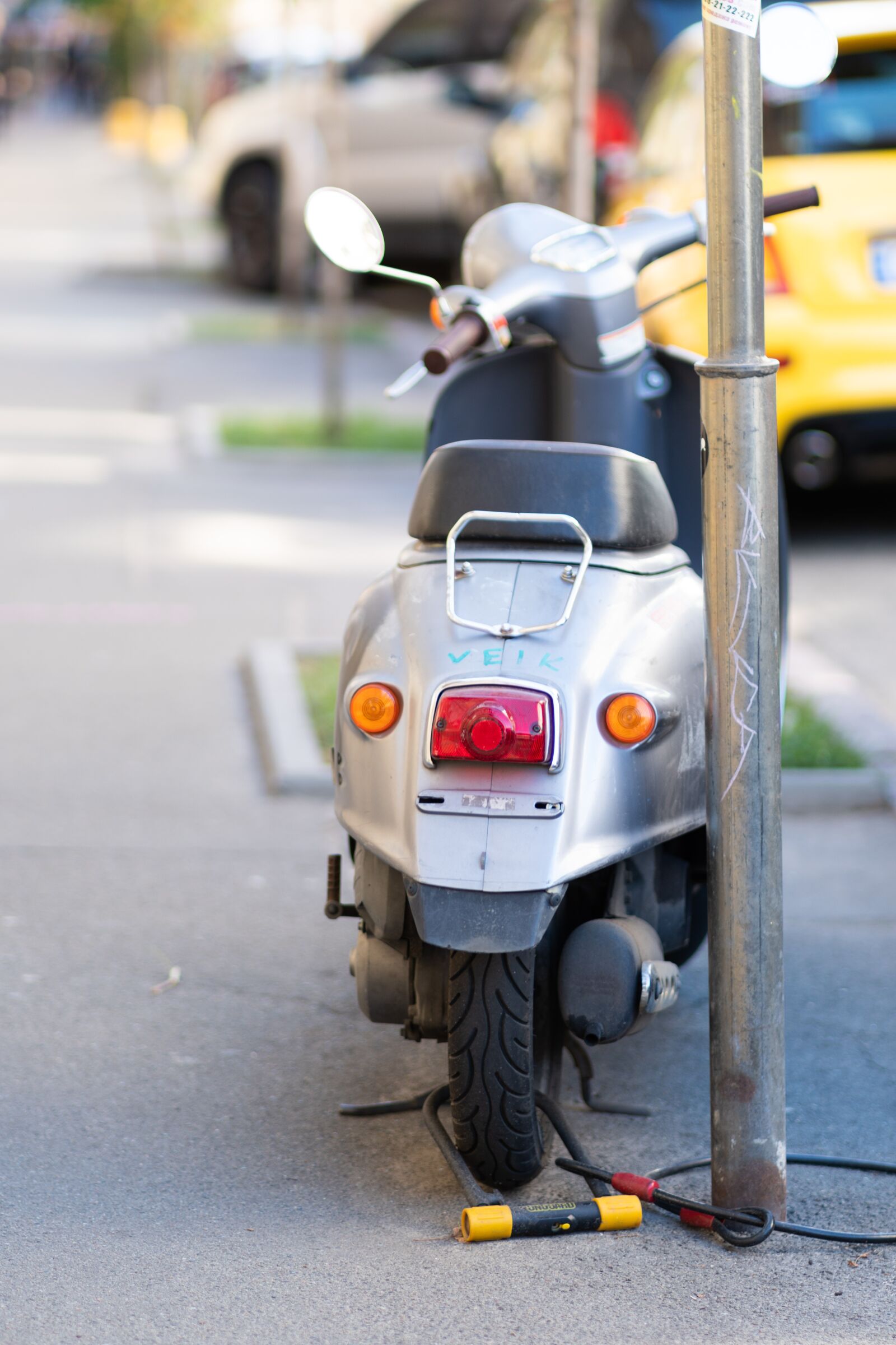 Sony a6300 + Sony FE 85mm F1.8 sample photo. Moped, scooter, street photography
