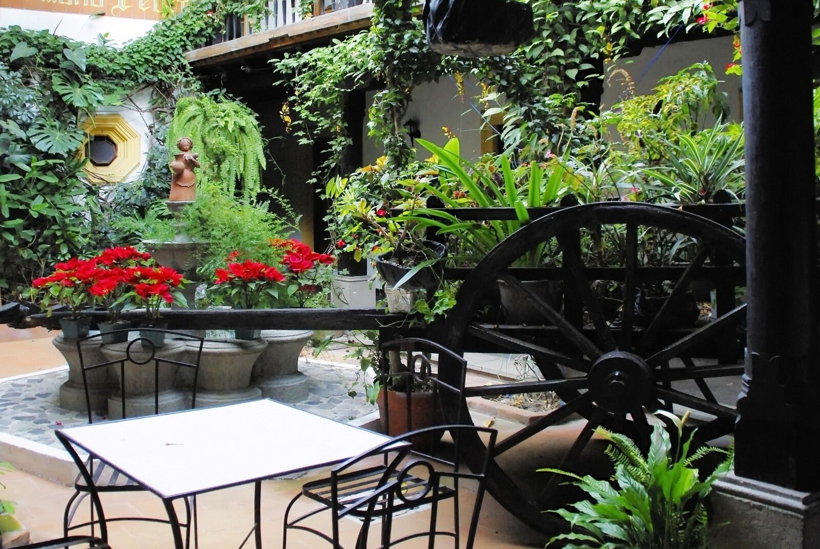 Pentax K200D sample photo. Ecuador, quito, patio photography