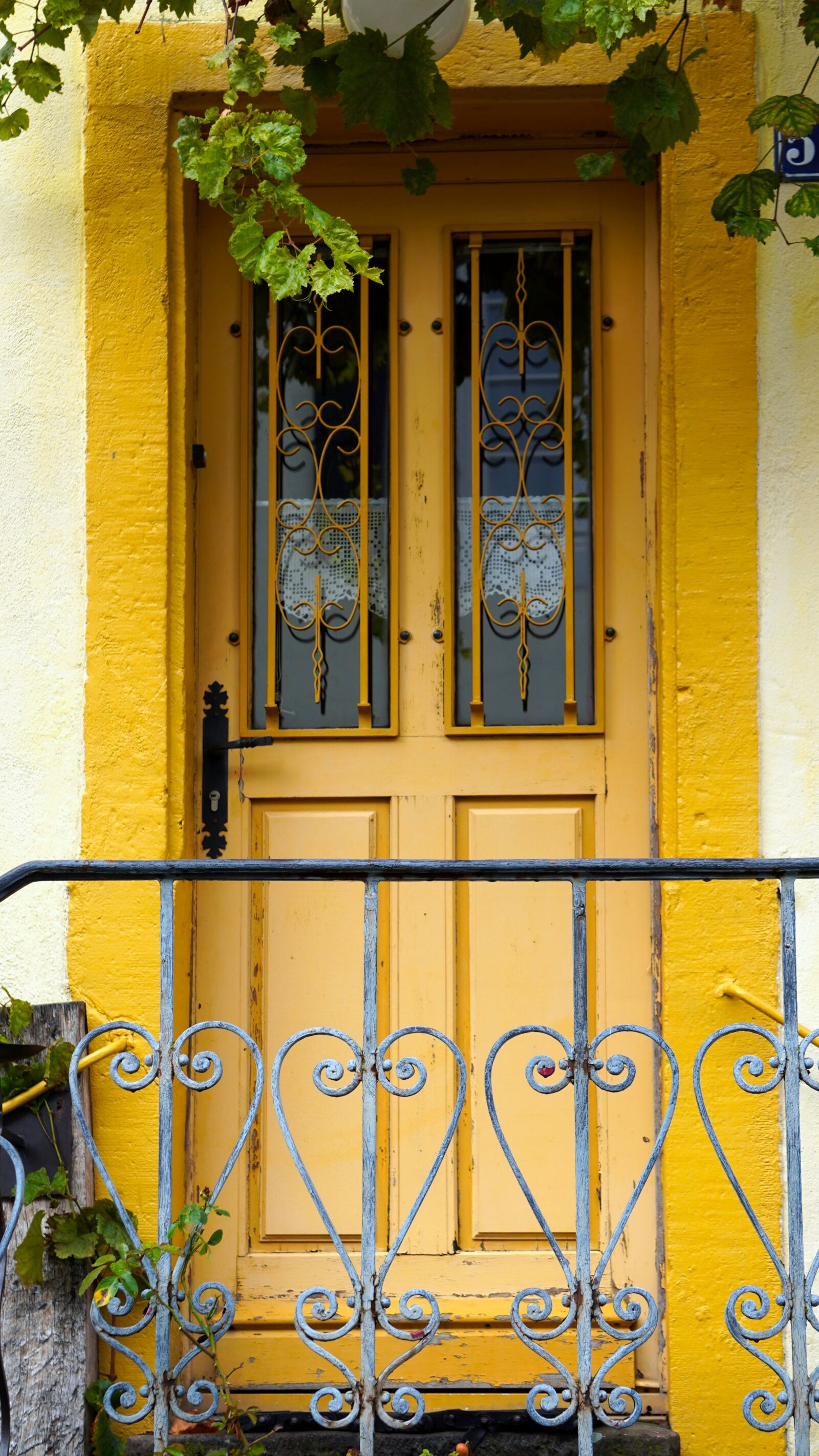 Sony E 55-210mm F4.5-6.3 OSS sample photo. Front door, old, wood photography