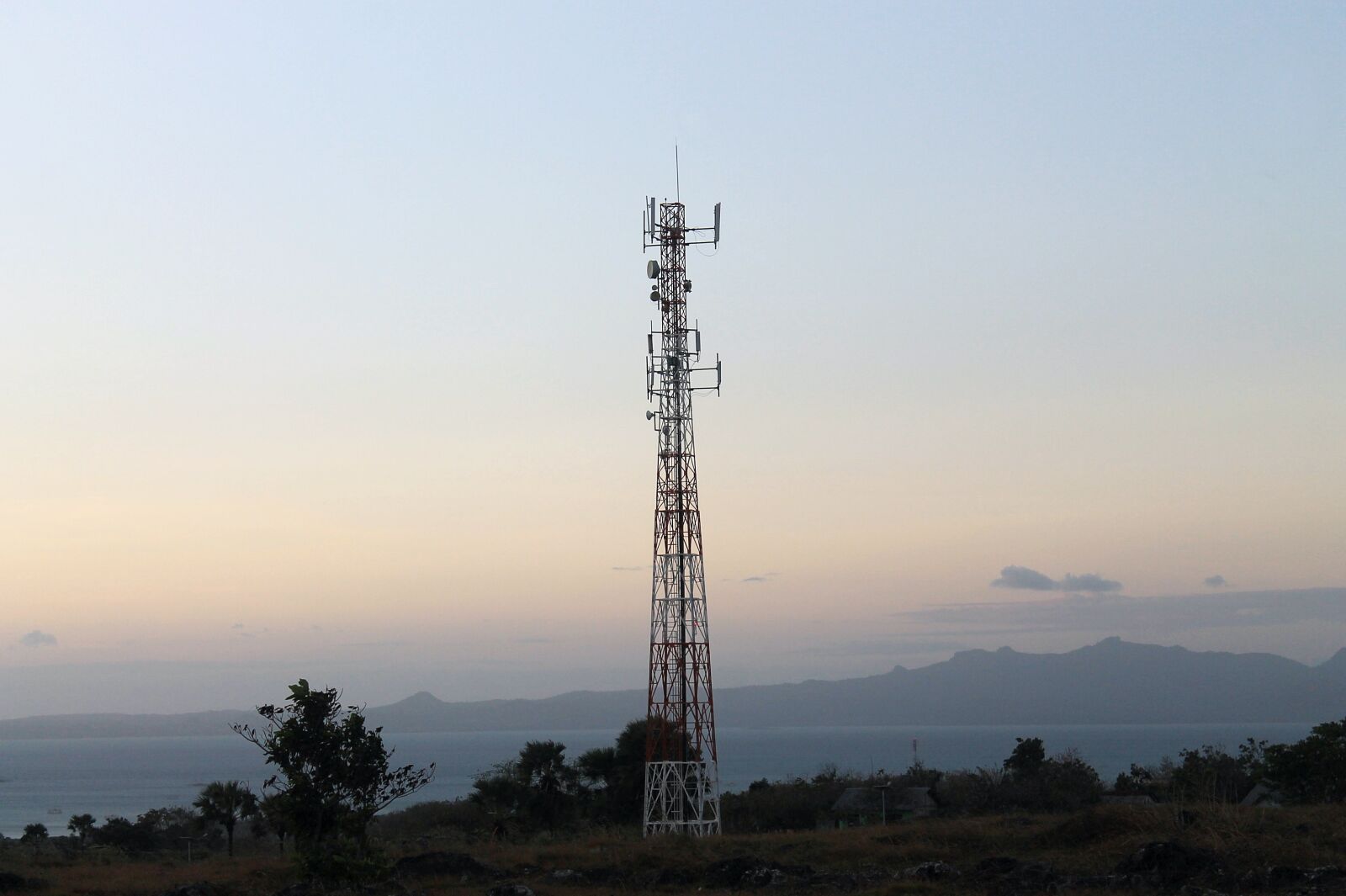 Canon EOS 1100D (EOS Rebel T3 / EOS Kiss X50) sample photo. Tower, twilight, sunset photography