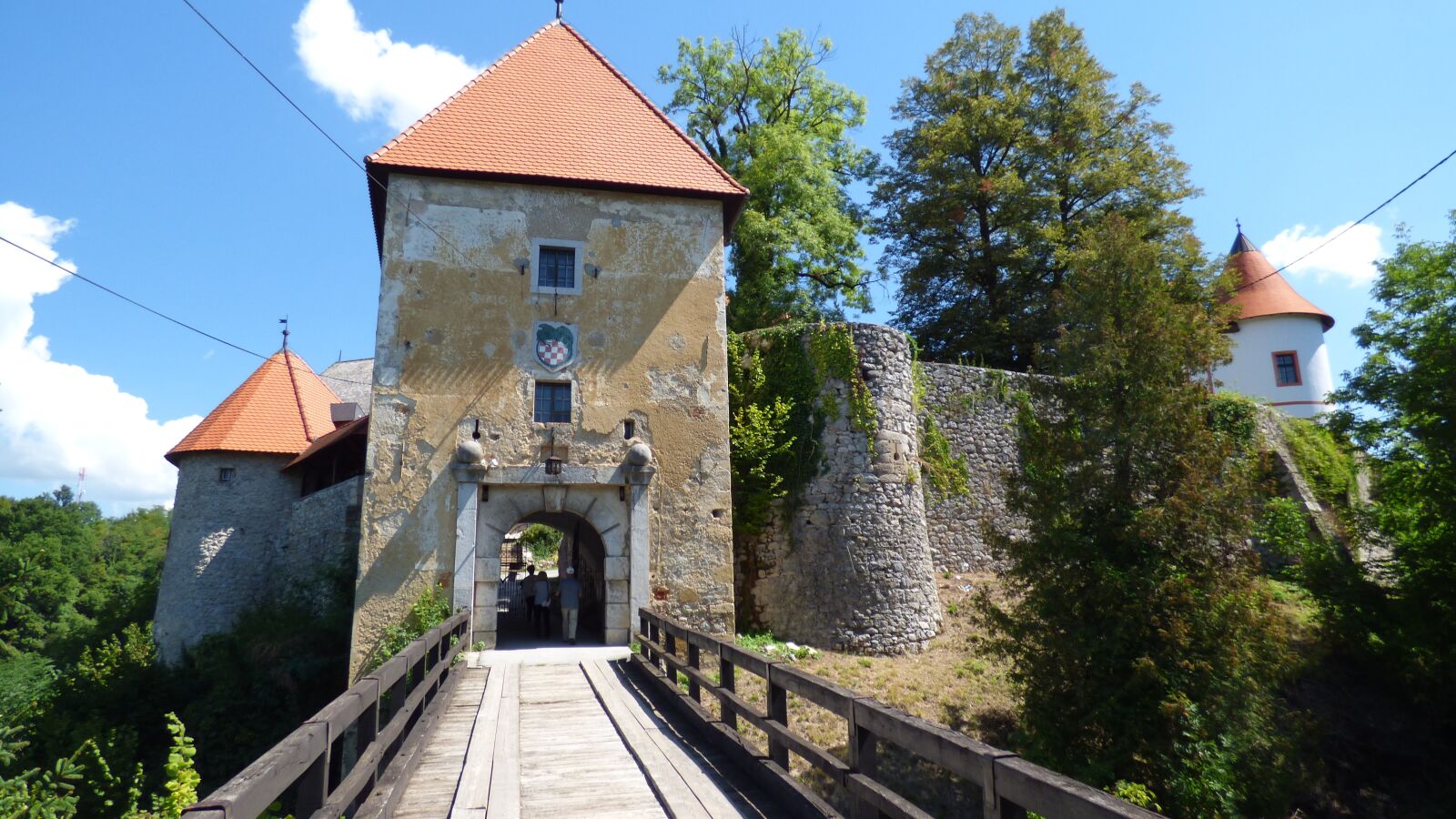 Panasonic Lumix DMC-FZ70 sample photo. Ozalj, castle, croatia photography