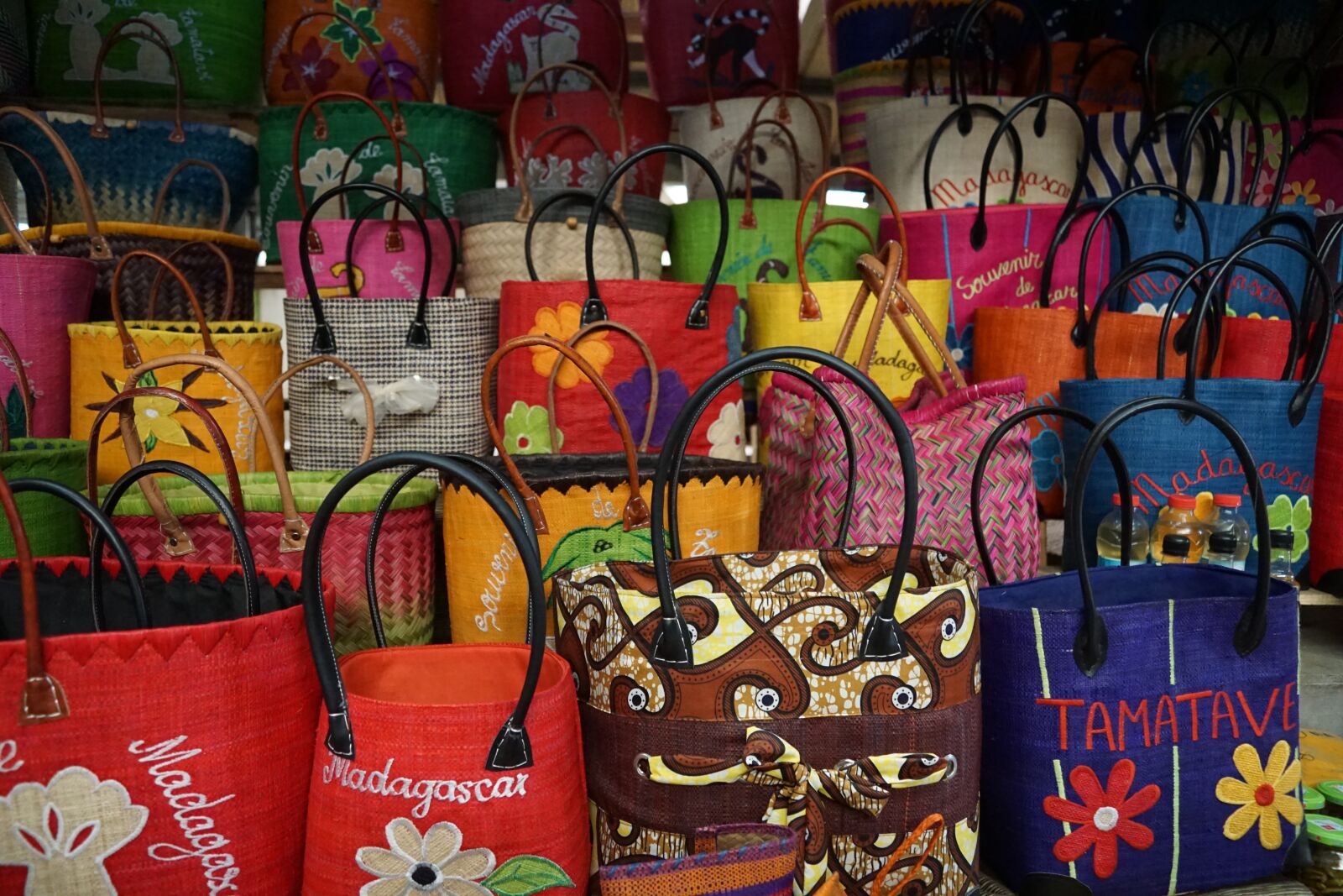 Sony ILCA-77M2 + Sony DT 16-50mm F2.8 SSM sample photo. Bag, madagascar, colorful photography