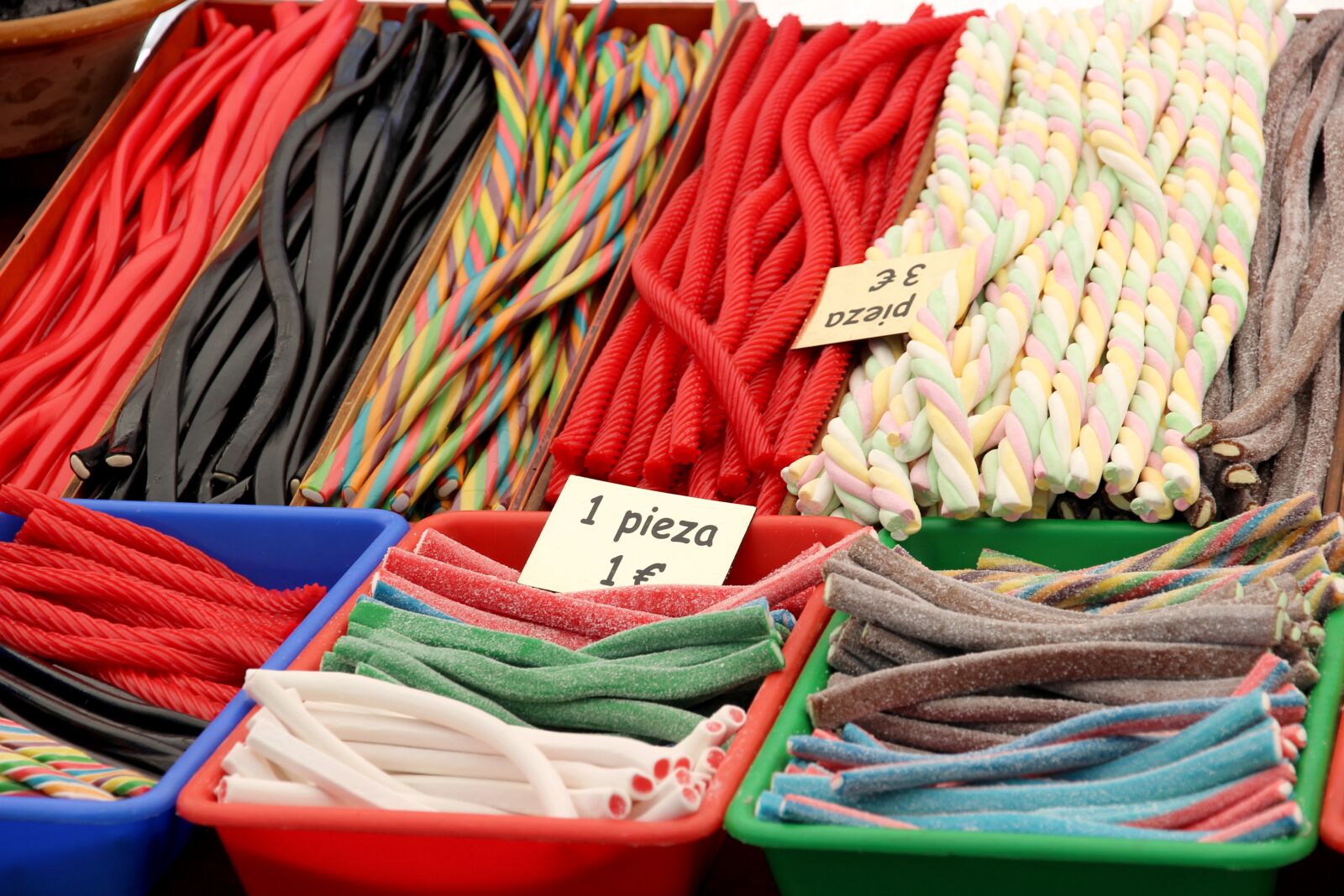Canon EOS 600D (Rebel EOS T3i / EOS Kiss X5) sample photo. Candy, sugar, sweet photography