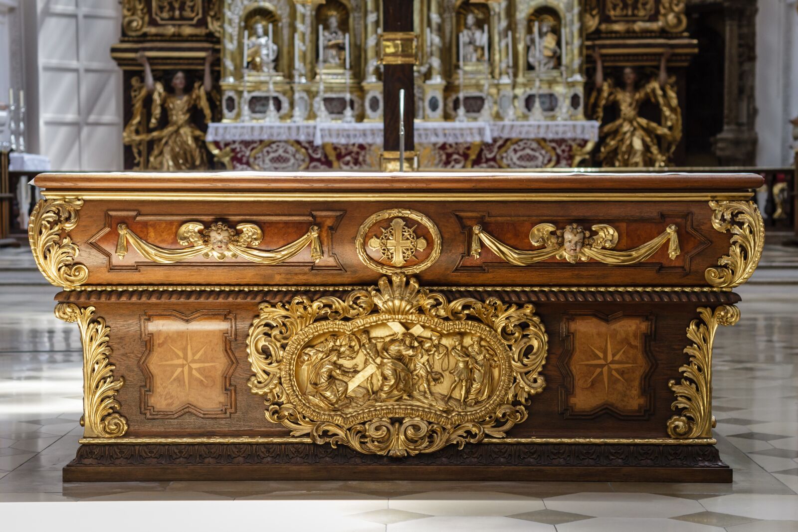 Canon EOS 7D + Canon EF 50mm F1.8 II sample photo. Altar, wood, gold photography