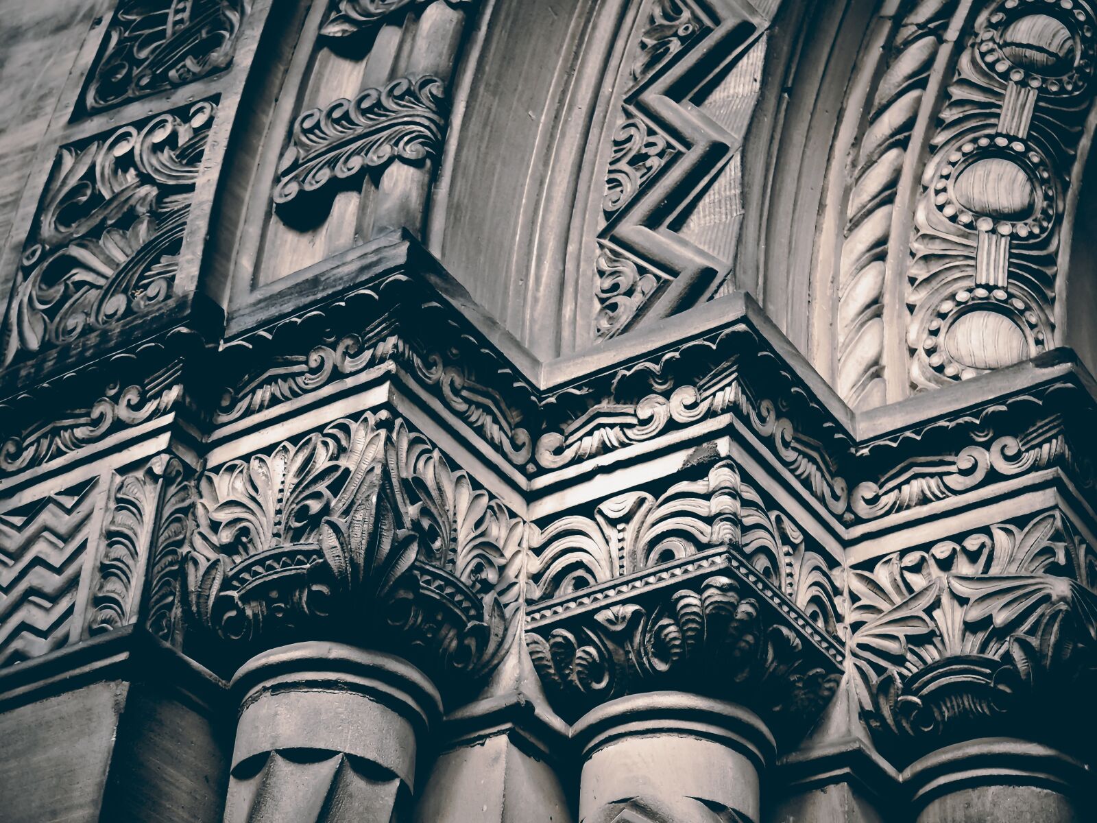 Olympus OM-D E-M10 sample photo. Architecture, columnar, building photography