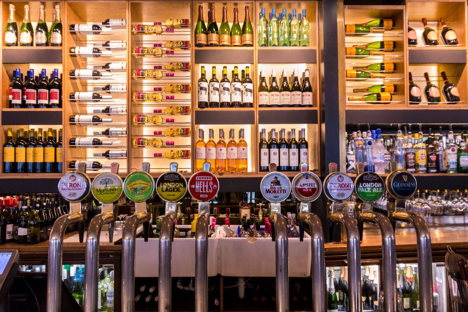 Canon EOS 70D sample photo. Pub, bar, drink photography