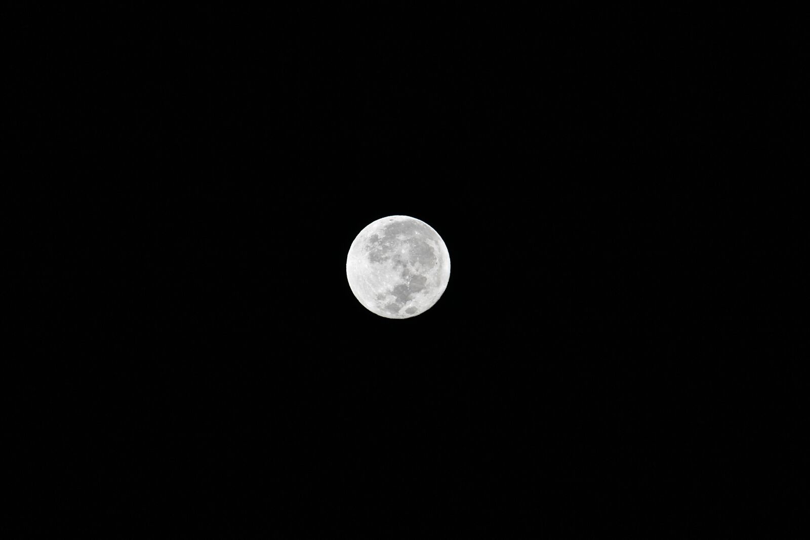 Canon EOS 400D (EOS Digital Rebel XTi / EOS Kiss Digital X) sample photo. Moon, full moon, space photography