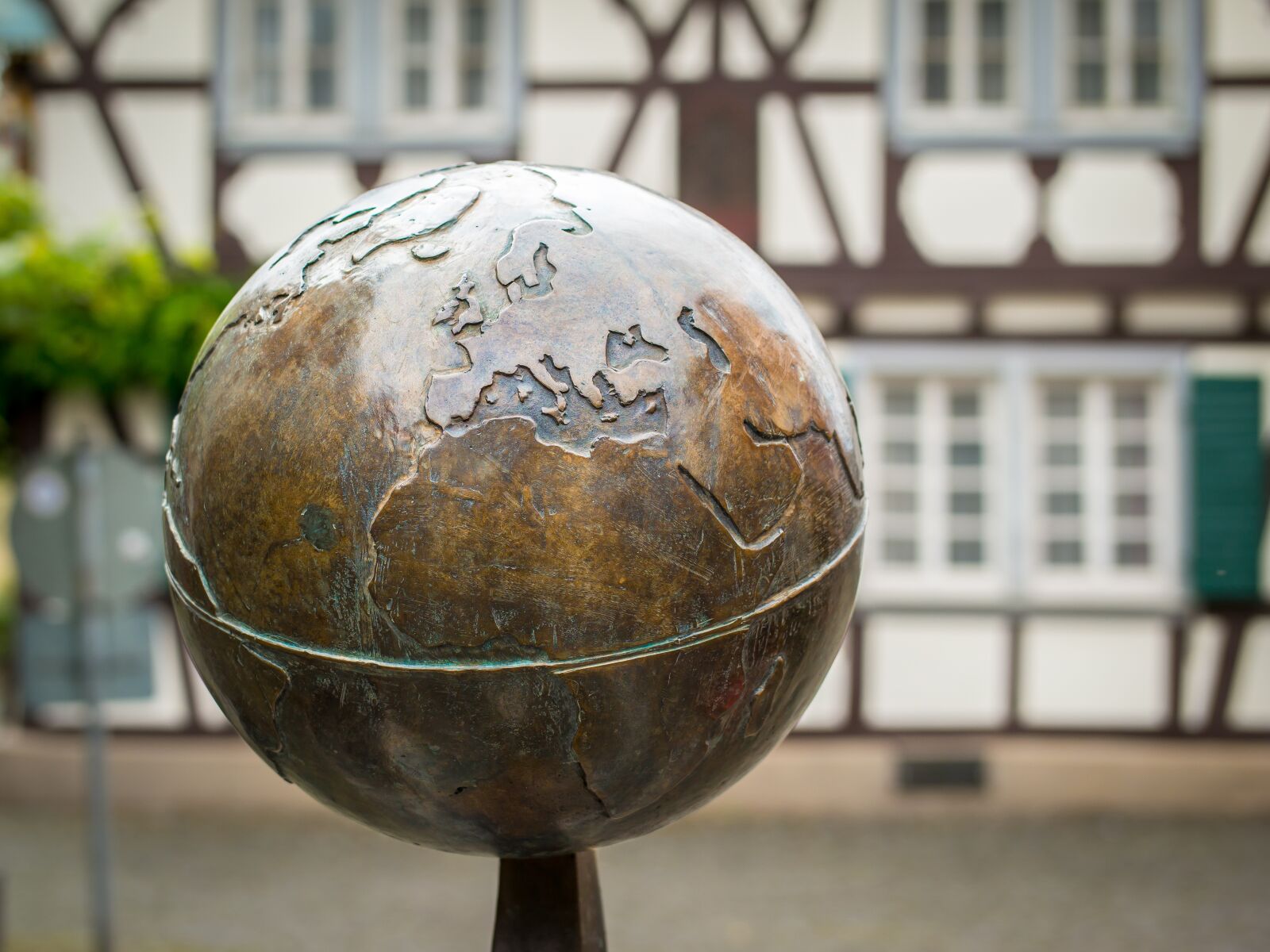Samsung NX300M sample photo. Globe, bronze, truss photography