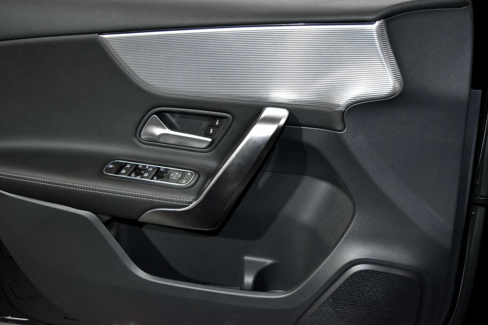 Nikon D5500 sample photo. Door, mechanism, control, vehicle photography