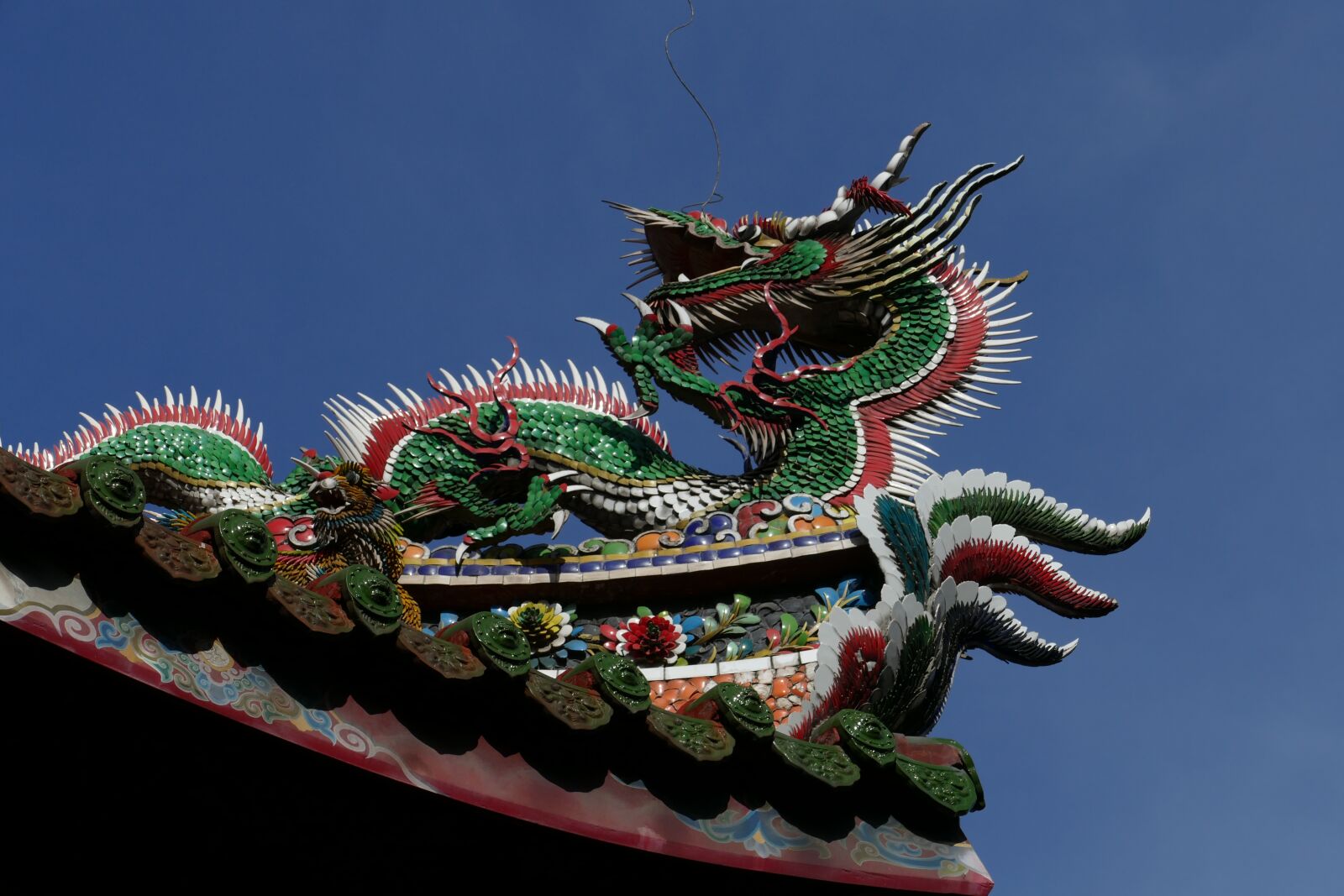 Panasonic Lumix DMC-FZ1000 sample photo. Temple, dragons, asia photography