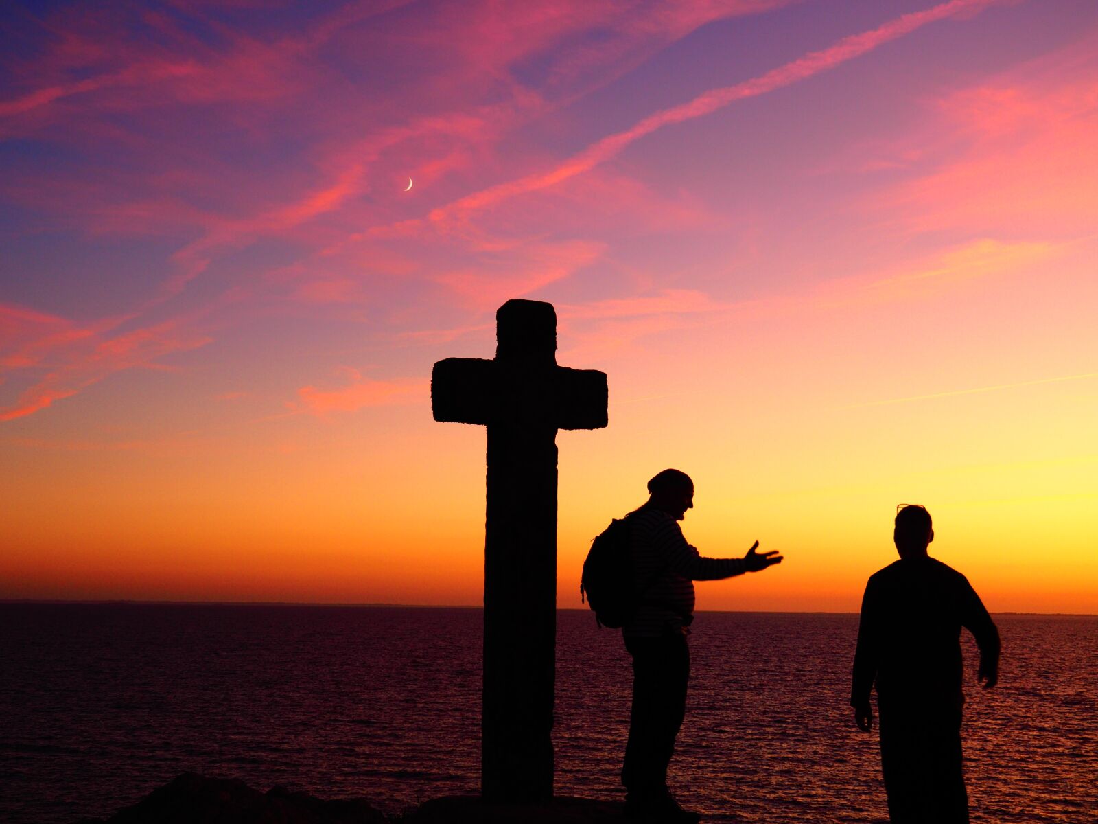 Olympus OM-D E-M5 II sample photo. Cross, people, evening photography