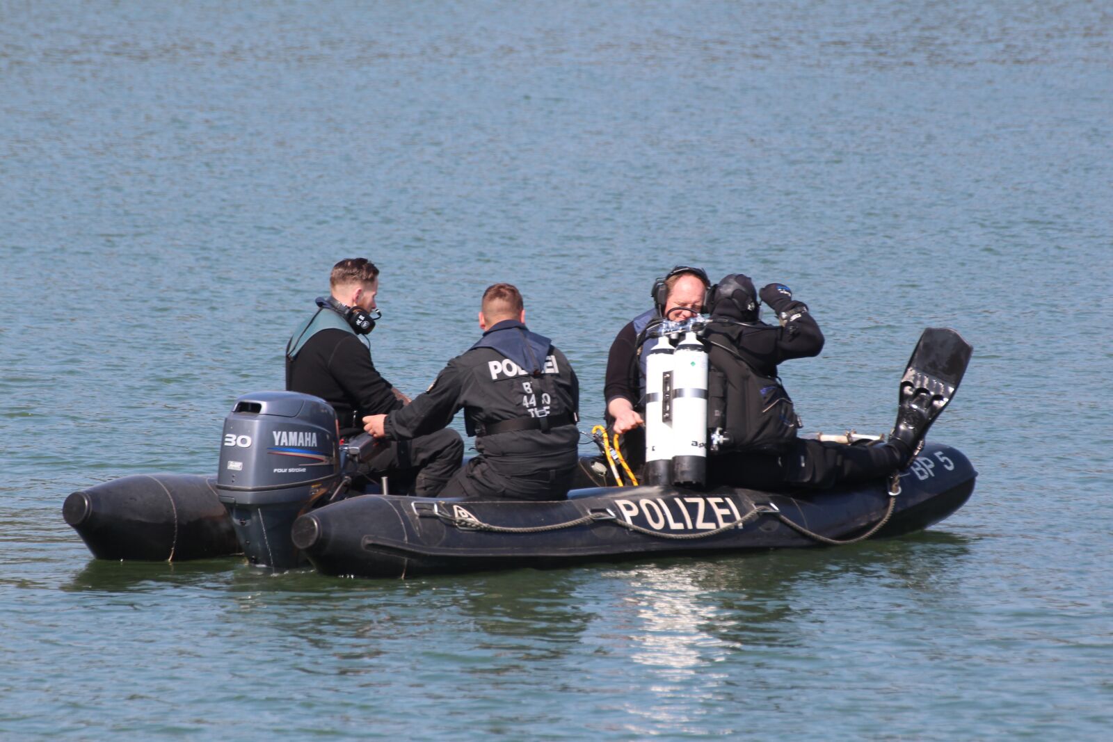Canon EOS 700D (EOS Rebel T5i / EOS Kiss X7i) sample photo. Police, divers, boat photography