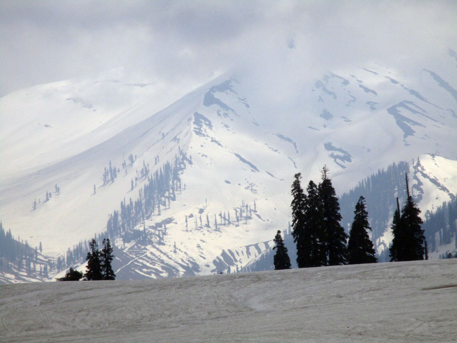 Canon PowerShot ELPH 180 (IXUS 175 / IXY 180) sample photo. Mountain, snow, white photography