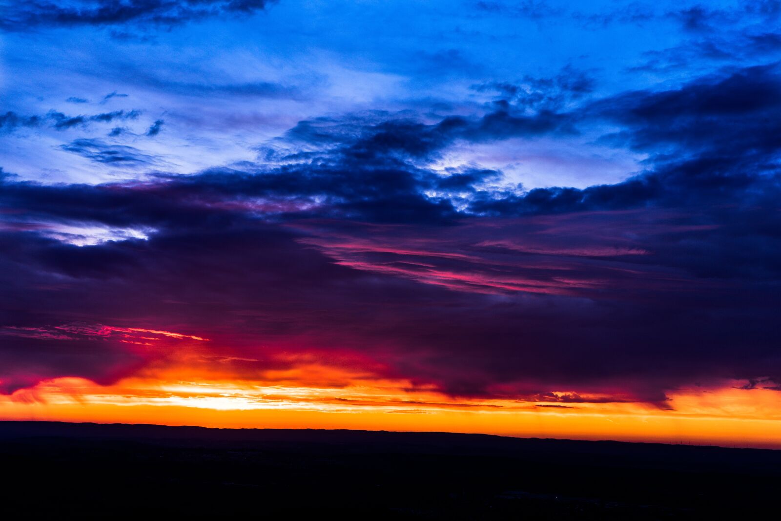 Sony a7 II + Sony FE 28-70mm F3.5-5.6 OSS sample photo. Sunset, sun, sky photography