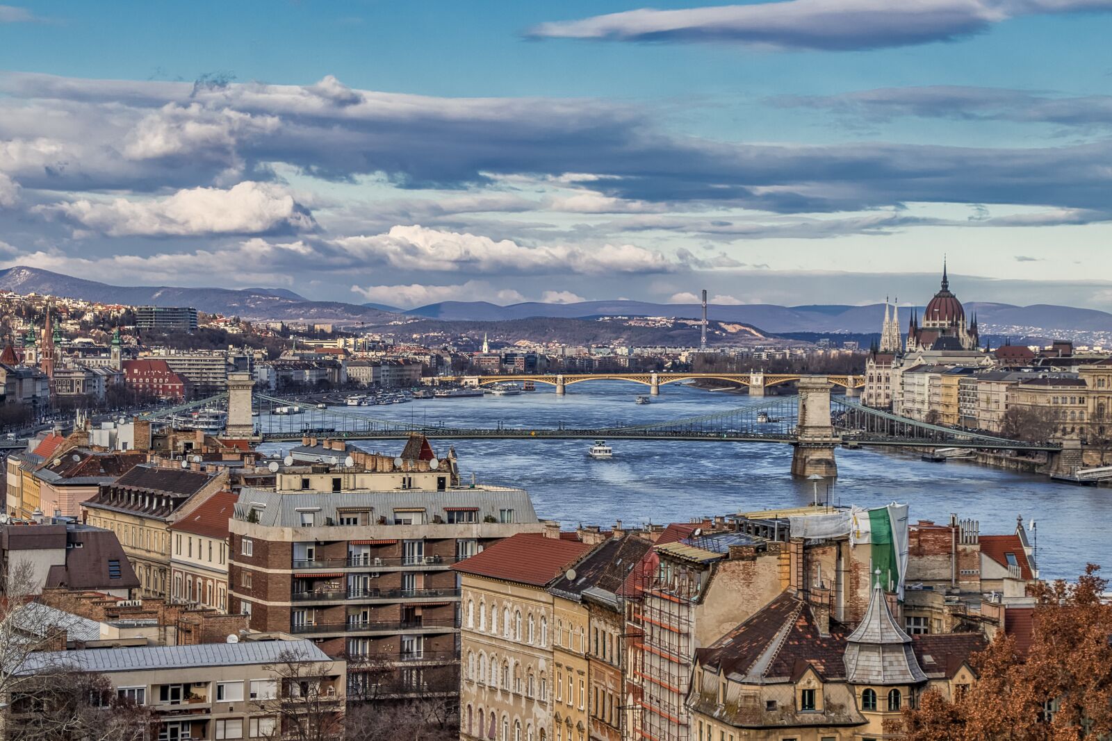 Canon EF-S 18-135mm F3.5-5.6 IS USM sample photo. Budapest, city, hungary photography