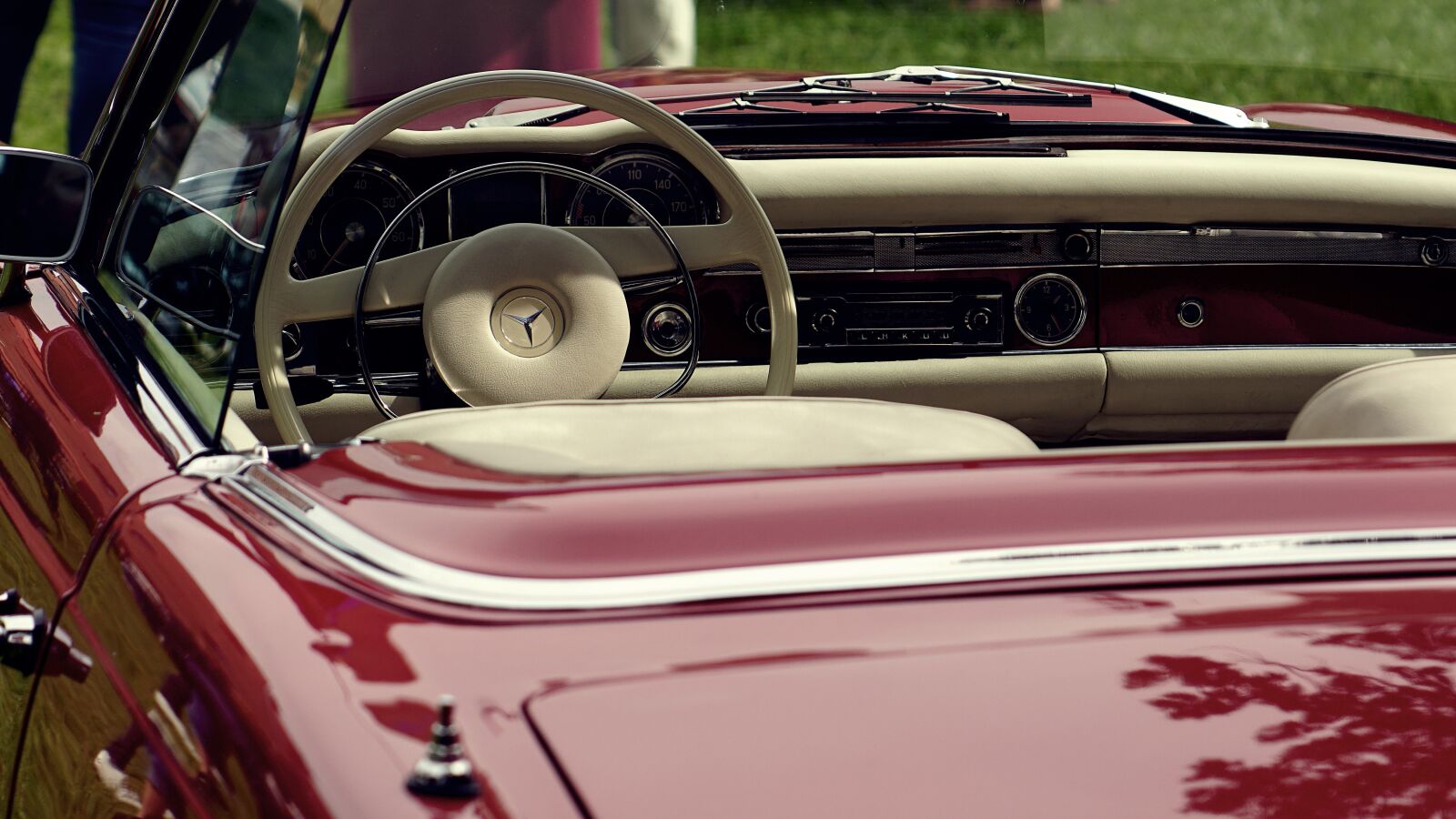 Sony SLT-A68 sample photo. Pagoda, antique, retro car photography