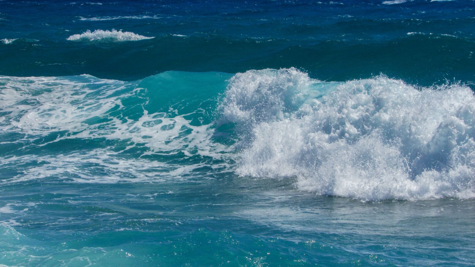 Canon PowerShot SX400 IS sample photo. Wave, smashing, foam photography
