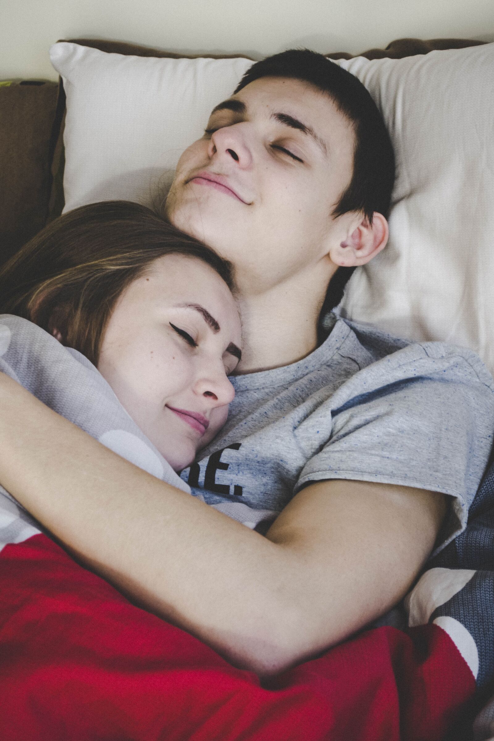 Nikon D3100 sample photo. Bed, bedroom, family photography