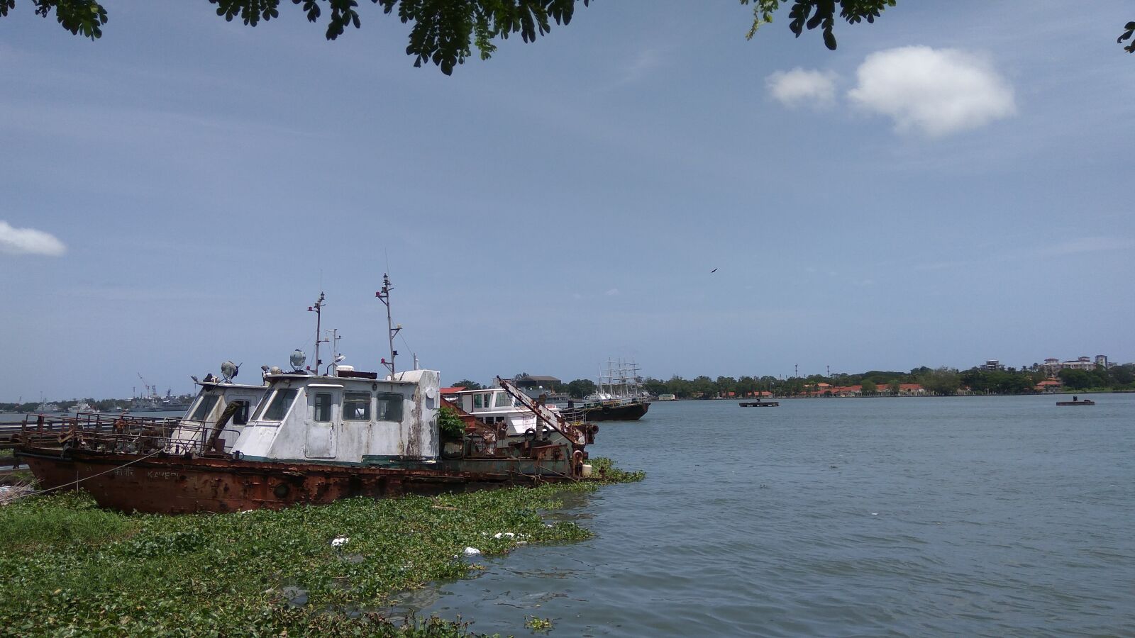 Xiaomi Redmi Note3 sample photo. River, boat, abandoned photography