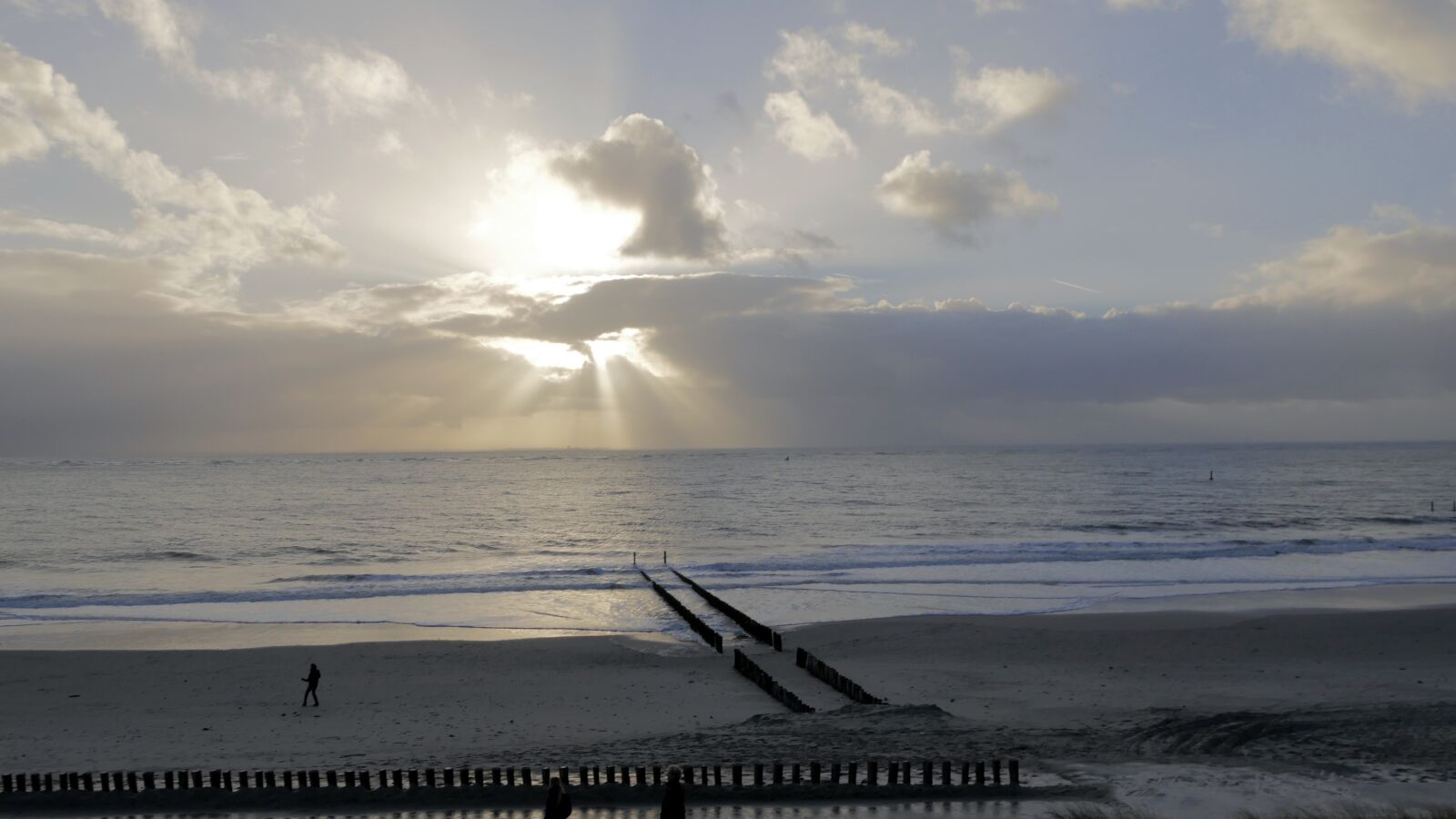 Panasonic Lumix DMC-GH4 sample photo. Holland, beach, sea photography