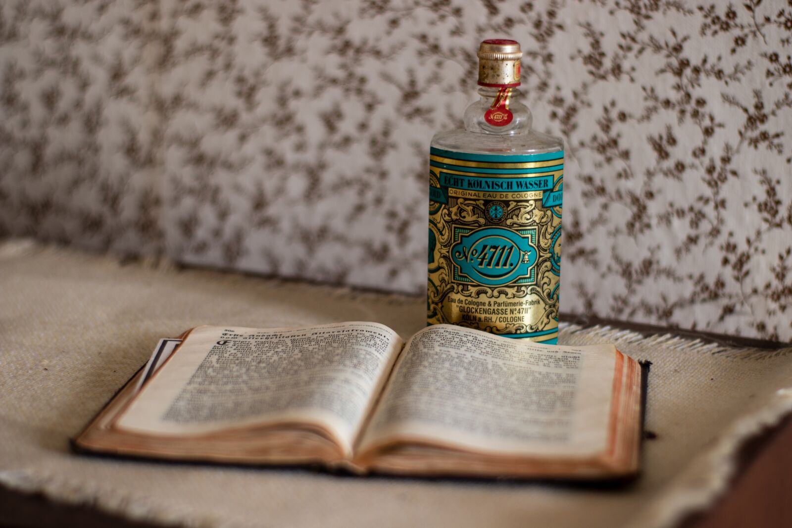Canon EOS 80D sample photo. Book, bible, 4711 photography