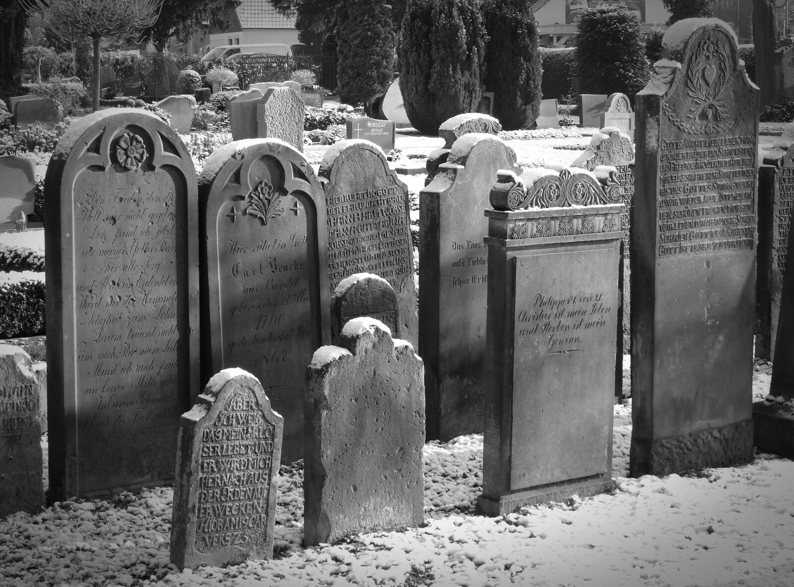 Panasonic Lumix DMC-FZ200 sample photo. Tombstone, old, cemetery photography