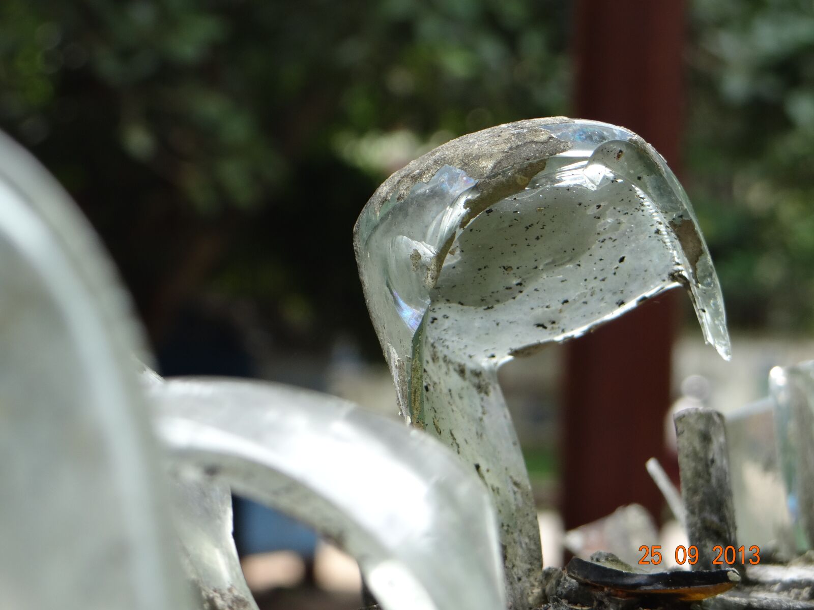 Sony DSC-HX200V sample photo. Broken, glass, damage photography