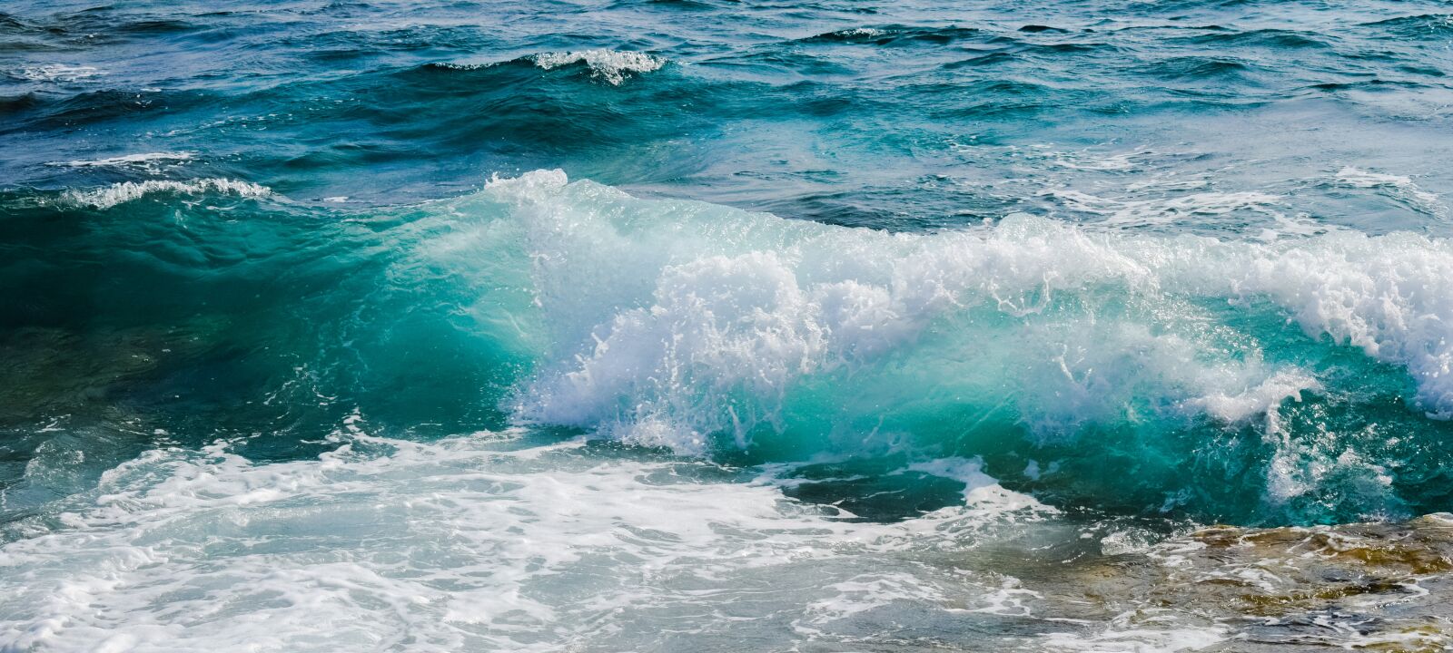 Nikon D3300 sample photo. Wave, smashing, foam photography