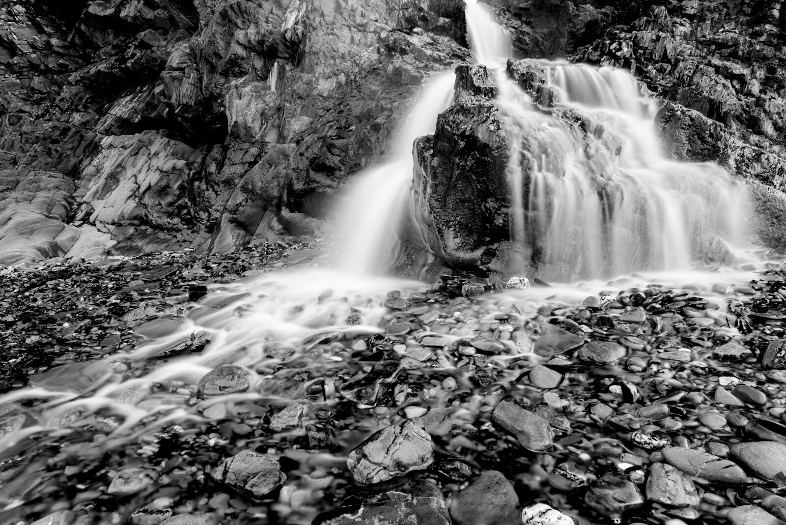 Nikon D810 sample photo. Waterfall, black white, beach photography