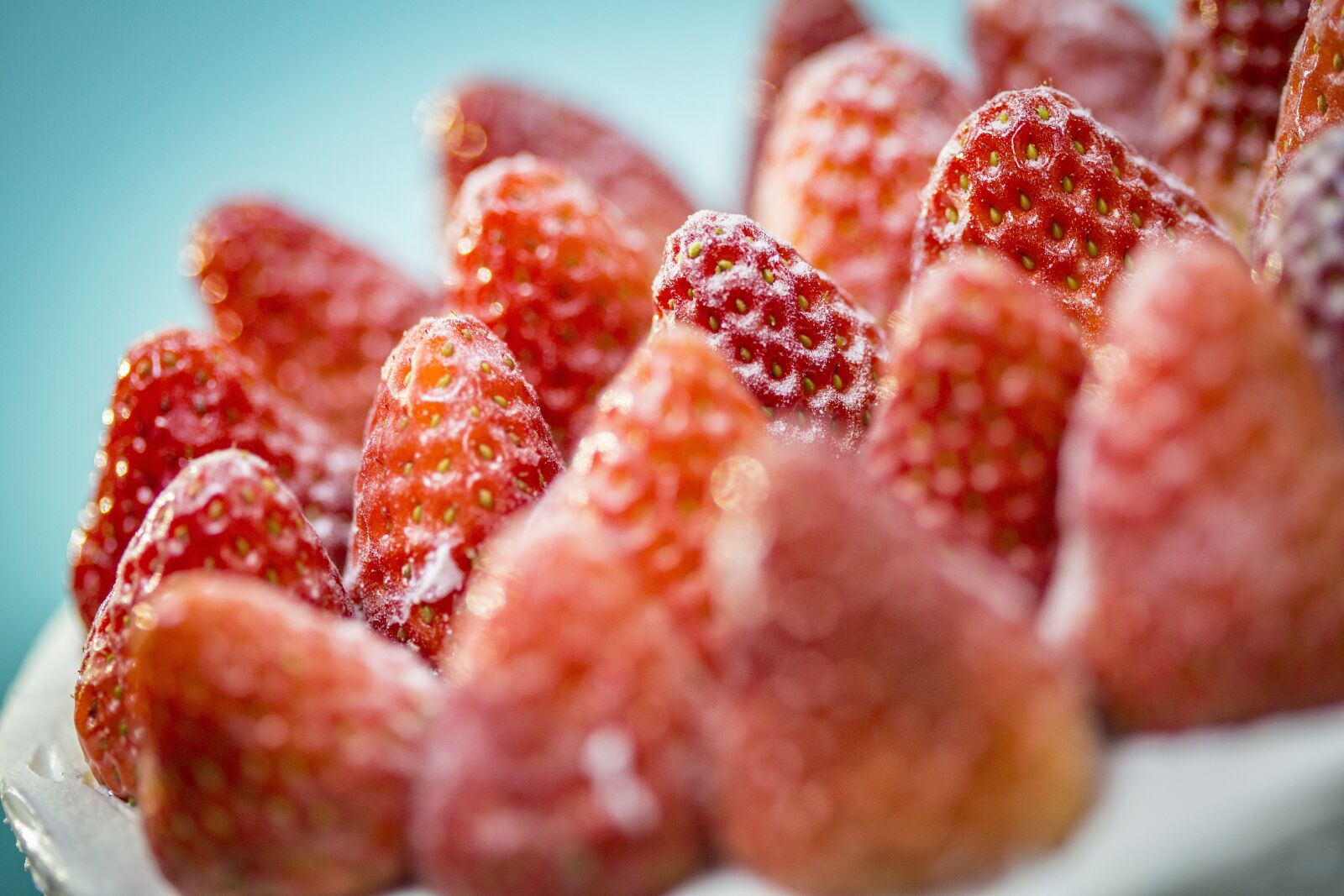 Canon EOS 5D Mark III + Canon EF 100mm F2.8 Macro USM sample photo. Strawberry, red, cake photography