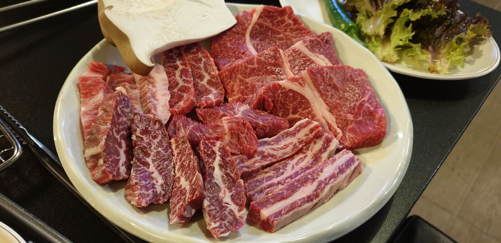 Samsung Galaxy Note9 sample photo. Raw meat, cow, grilled photography