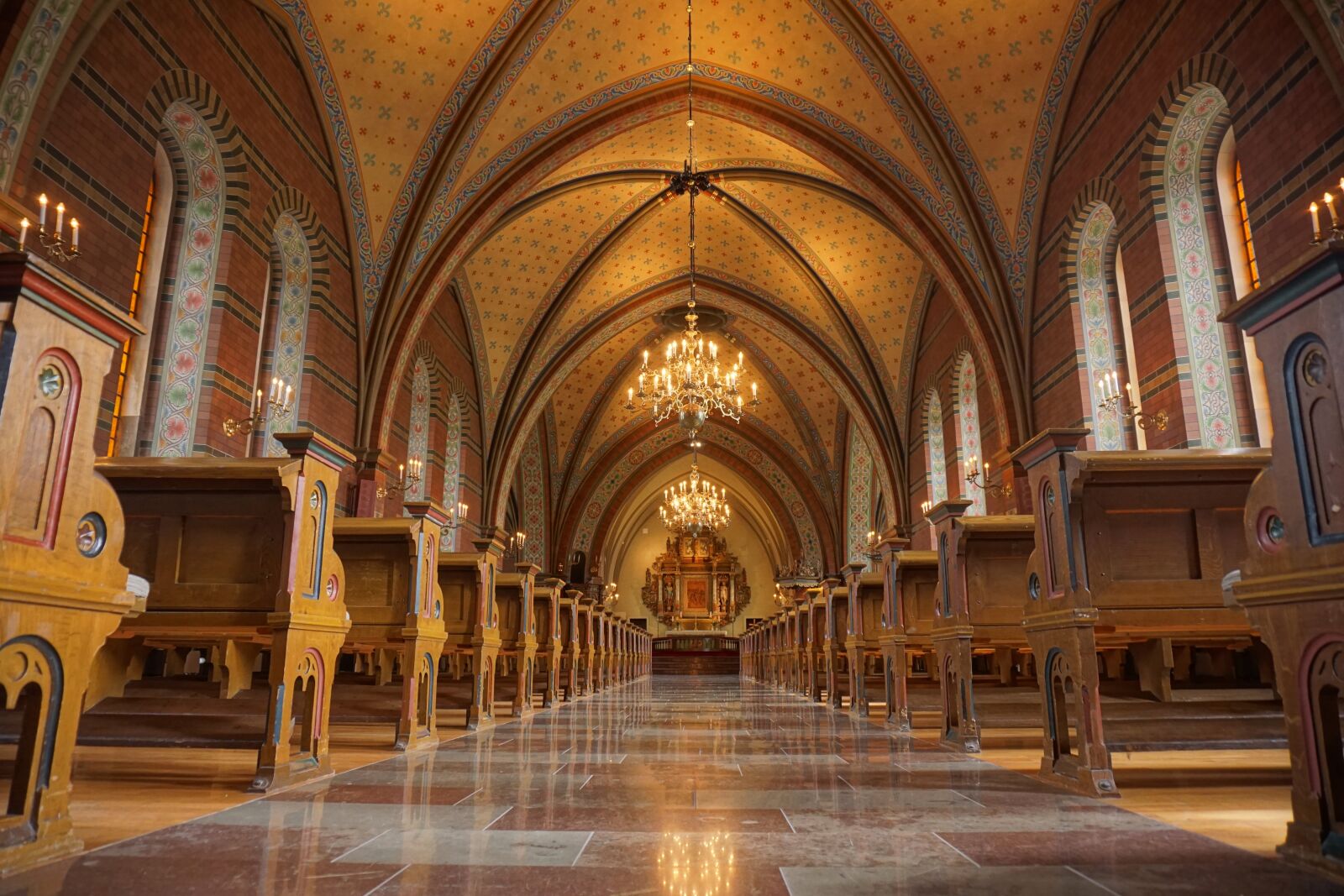 Sony E 16-50mm F3.5-5.6 PZ OSS sample photo. Church, chapel, architecture photography