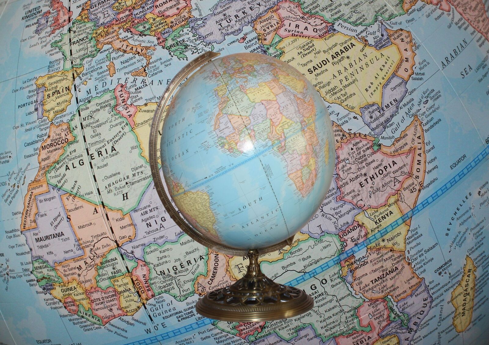 Canon EOS 550D (EOS Rebel T2i / EOS Kiss X4) sample photo. Globe, world, map photography
