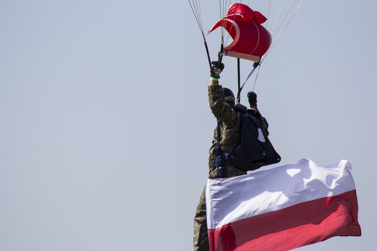 Canon EOS 600D (Rebel EOS T3i / EOS Kiss X5) sample photo. A parachute, a skydiver photography