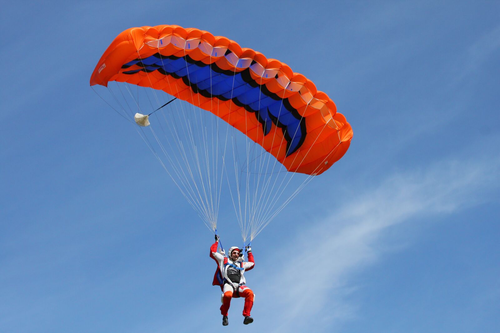 Canon EOS 500D (EOS Rebel T1i / EOS Kiss X3) sample photo. Parachute, flying, paragliding photography