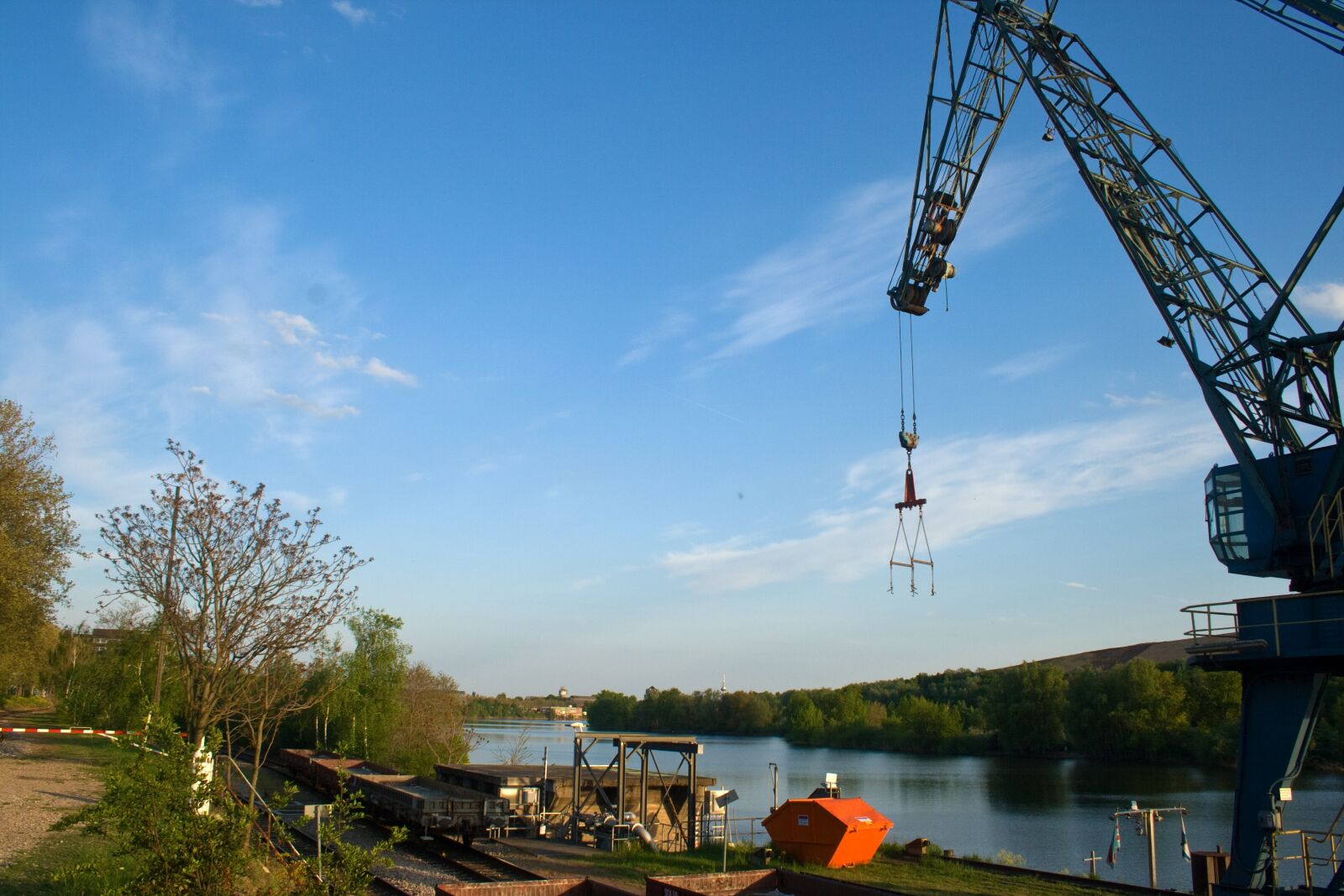Canon EF-S 18-55mm F3.5-5.6 II sample photo. Rhine, crane, old rhine photography