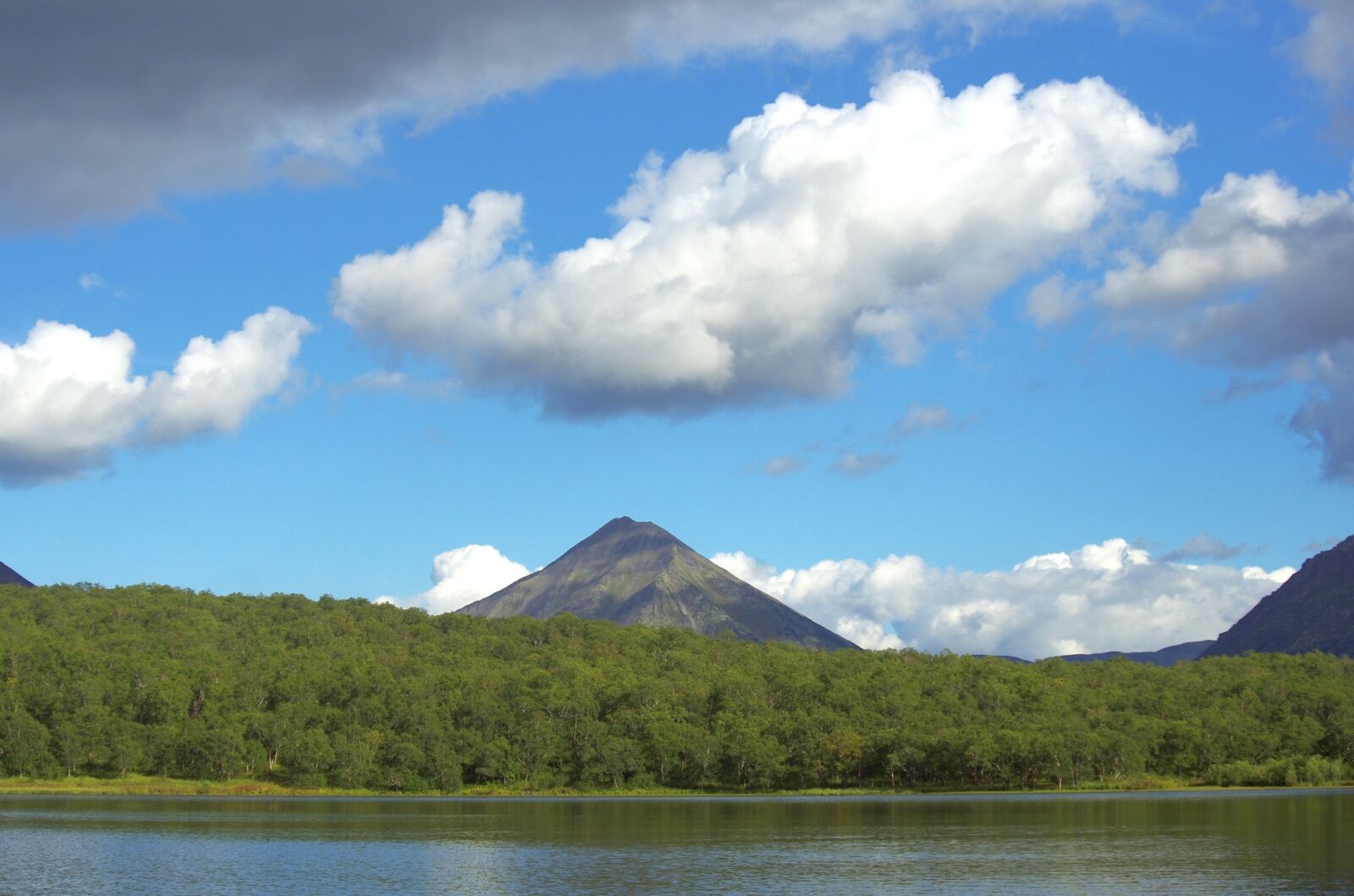 Pentax K-5 sample photo. Lake, mountains, forest photography