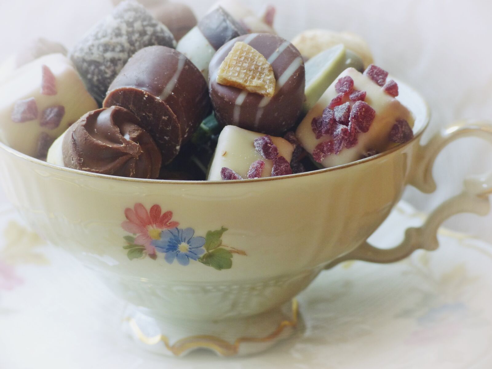Panasonic Lumix DMC-FZ200 sample photo. Chocolates, candy, builds photography