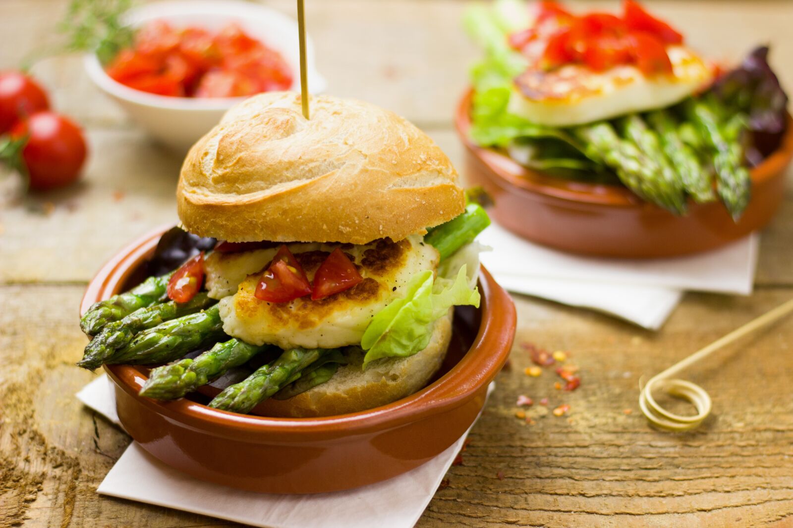 Canon EOS 600D (Rebel EOS T3i / EOS Kiss X5) + Canon EF 50mm F1.8 STM sample photo. Asparagus, burger, vegetarian photography