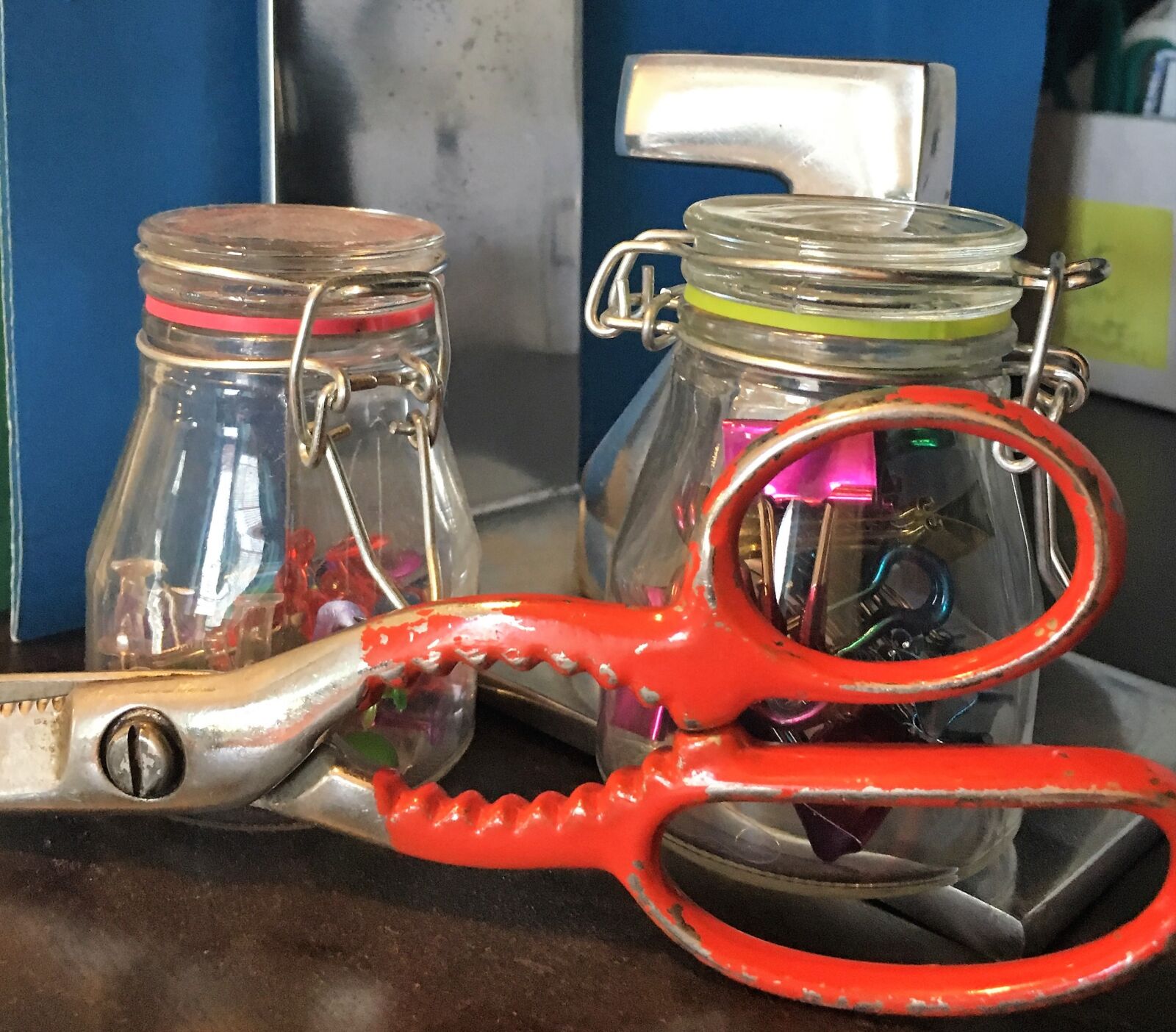 Apple iPhone 6s sample photo. Clips, home, office, jars photography
