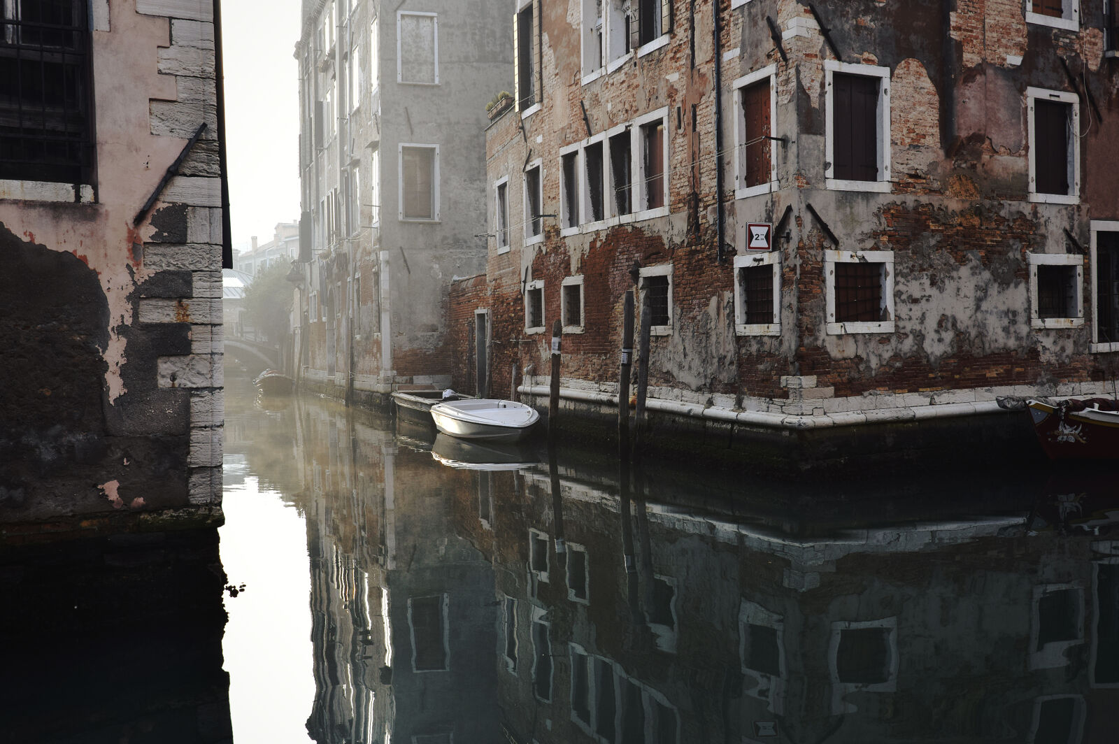 Nikon D3300 sample photo. Architecture, canal, canoe, italian photography