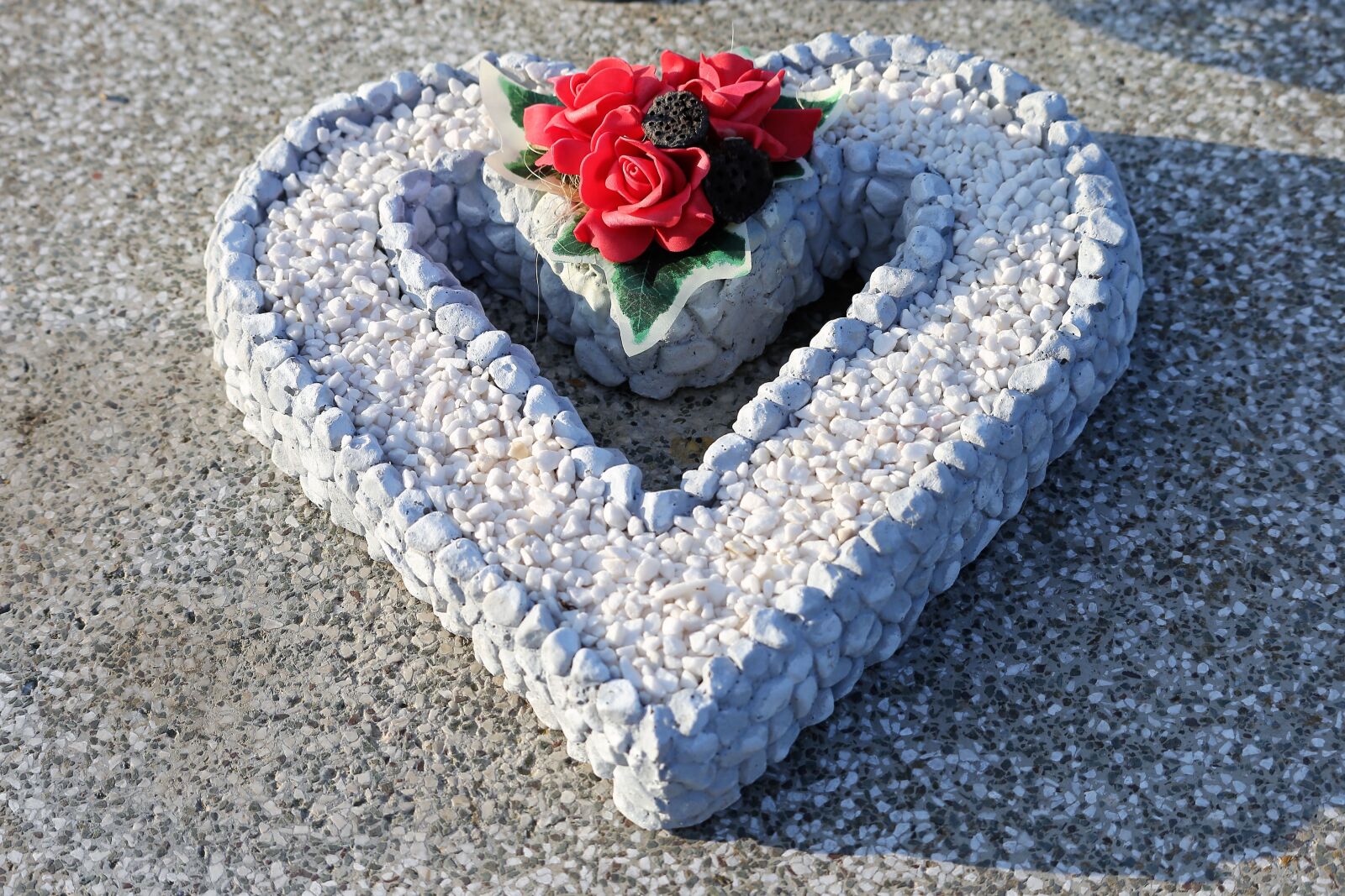 Canon EOS 6D sample photo. Stone heart, decoration, red photography