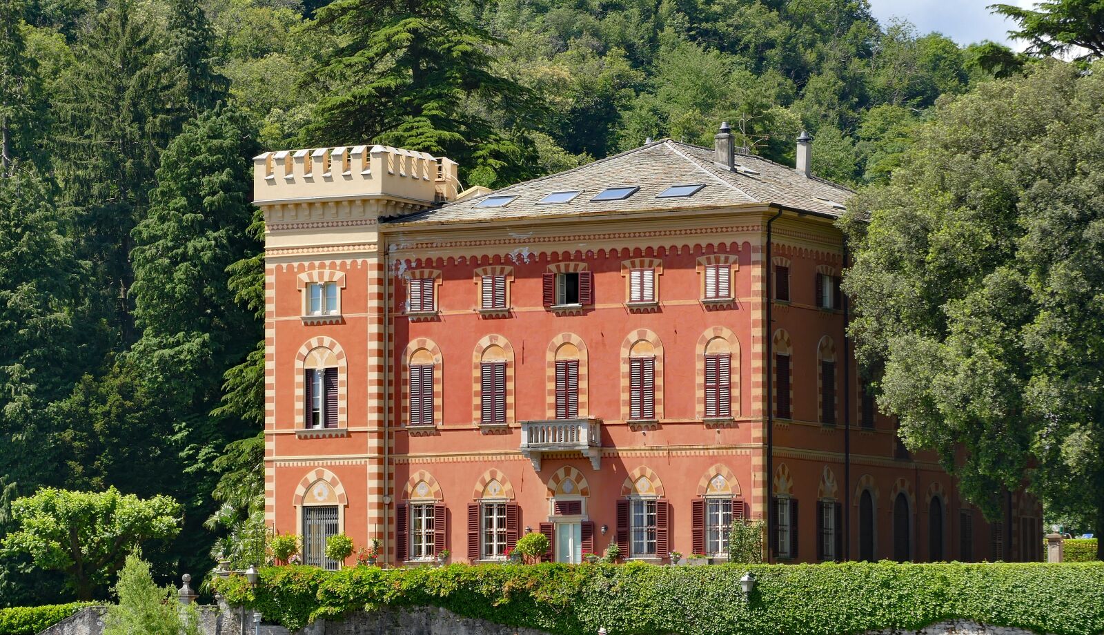 Panasonic Lumix DMC-FZ1000 sample photo. Italy, villa, architecture photography