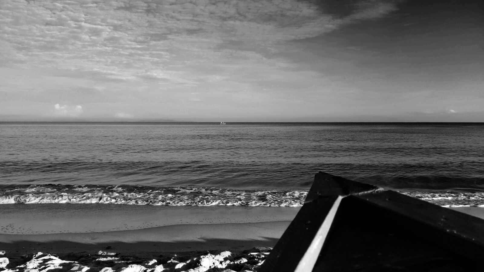 Samsung Galaxy S5 sample photo. Beach, black, and, white photography